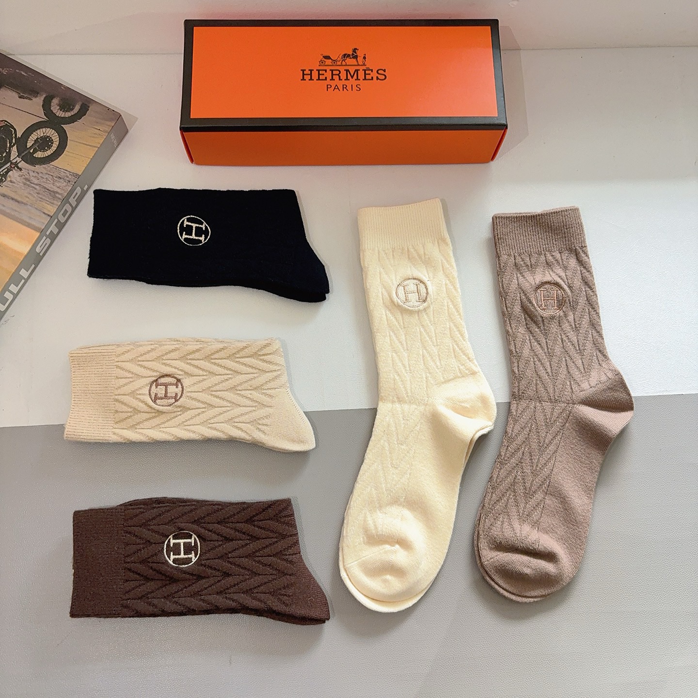 配包 装【一盒5双】HERMES（爱马仕）高版本刺绣羊绒长筒袜子🔥潮人必不可少的时尚专柜代购长筒袜子 ，