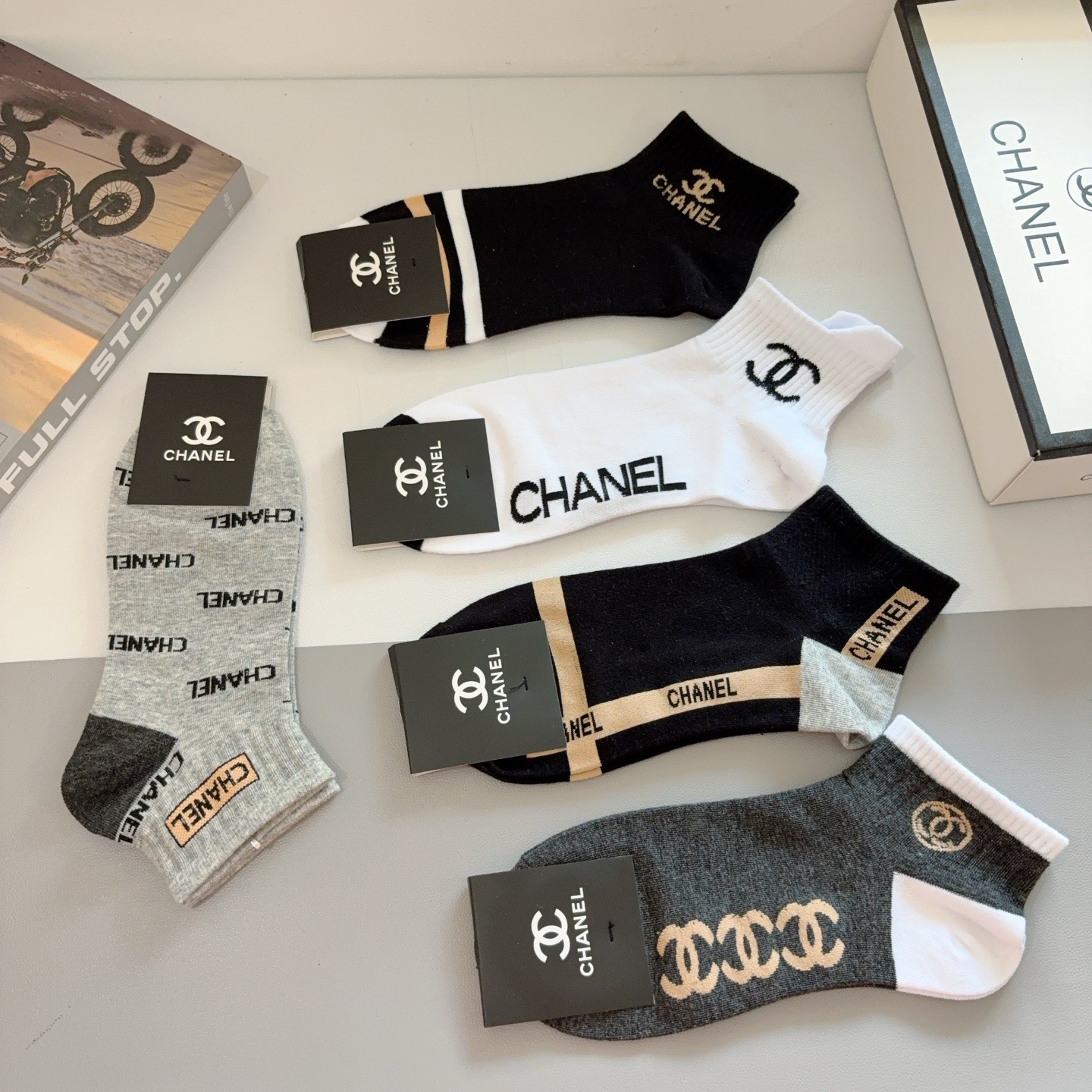 配包装（一盒5双）CHANEL（香奈儿） 新款高端男士短款袜子！爆款字母专柜同步船袜 袜子 💛大牌出街，