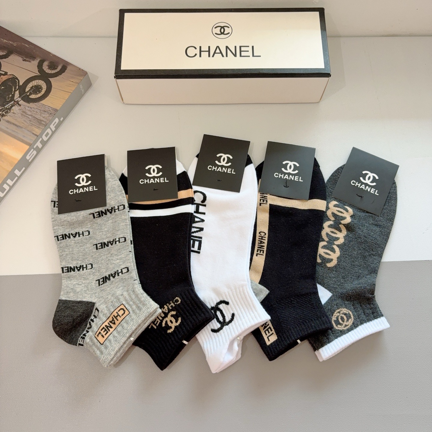 配包装（一盒5双）CHANEL（香奈儿） 新款高端男士短款袜子！爆款字母专柜同步船袜 袜子 💛大牌出街，