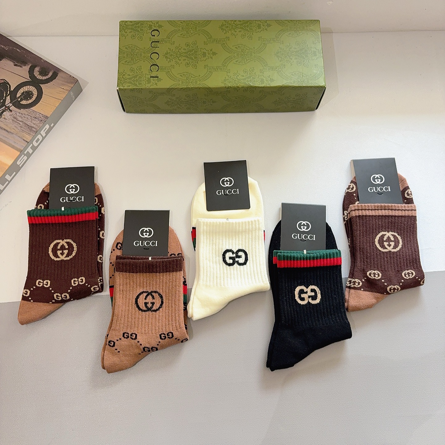 配包装（一盒5双） Gucci 古奇 新款中筒男款袜子，纯棉面料，潮人必备 ，Gucci 爆款，经典双G