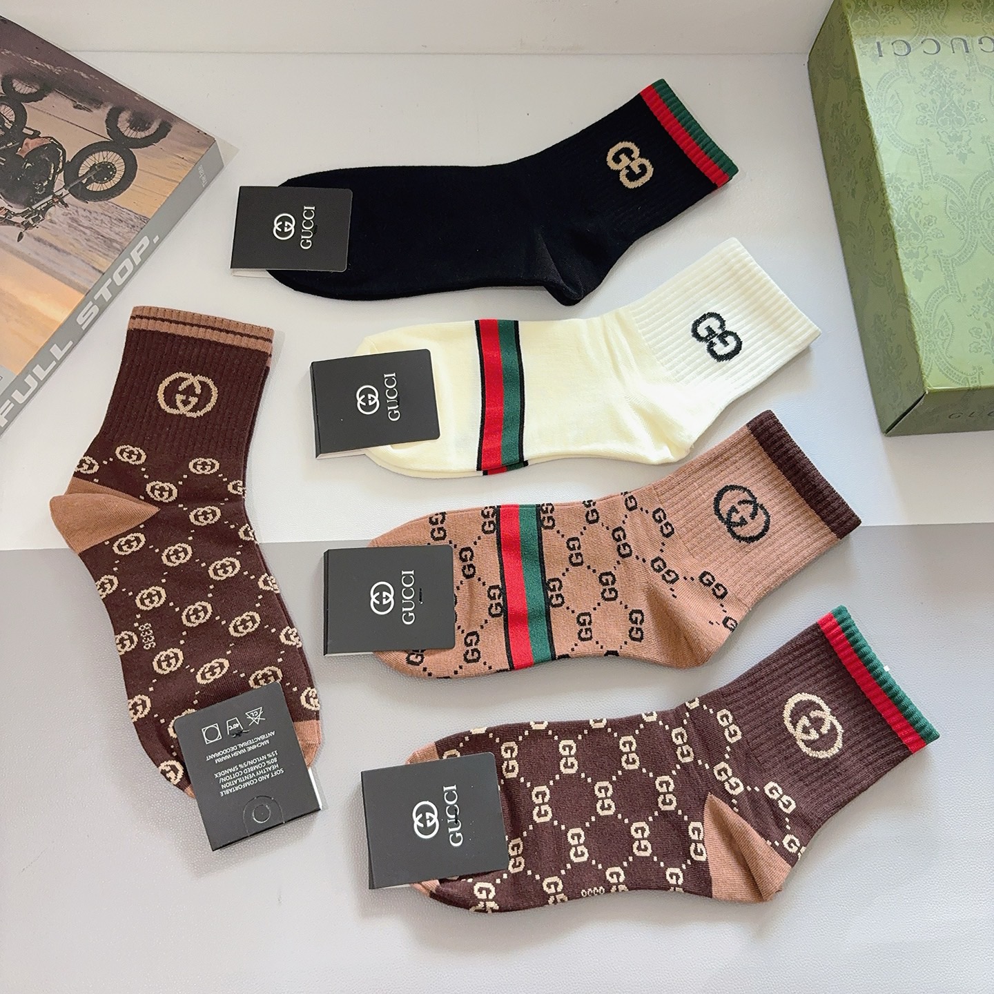 配包装（一盒5双） Gucci 古奇 新款中筒男款袜子，纯棉面料，潮人必备 ，Gucci 爆款，经典双G