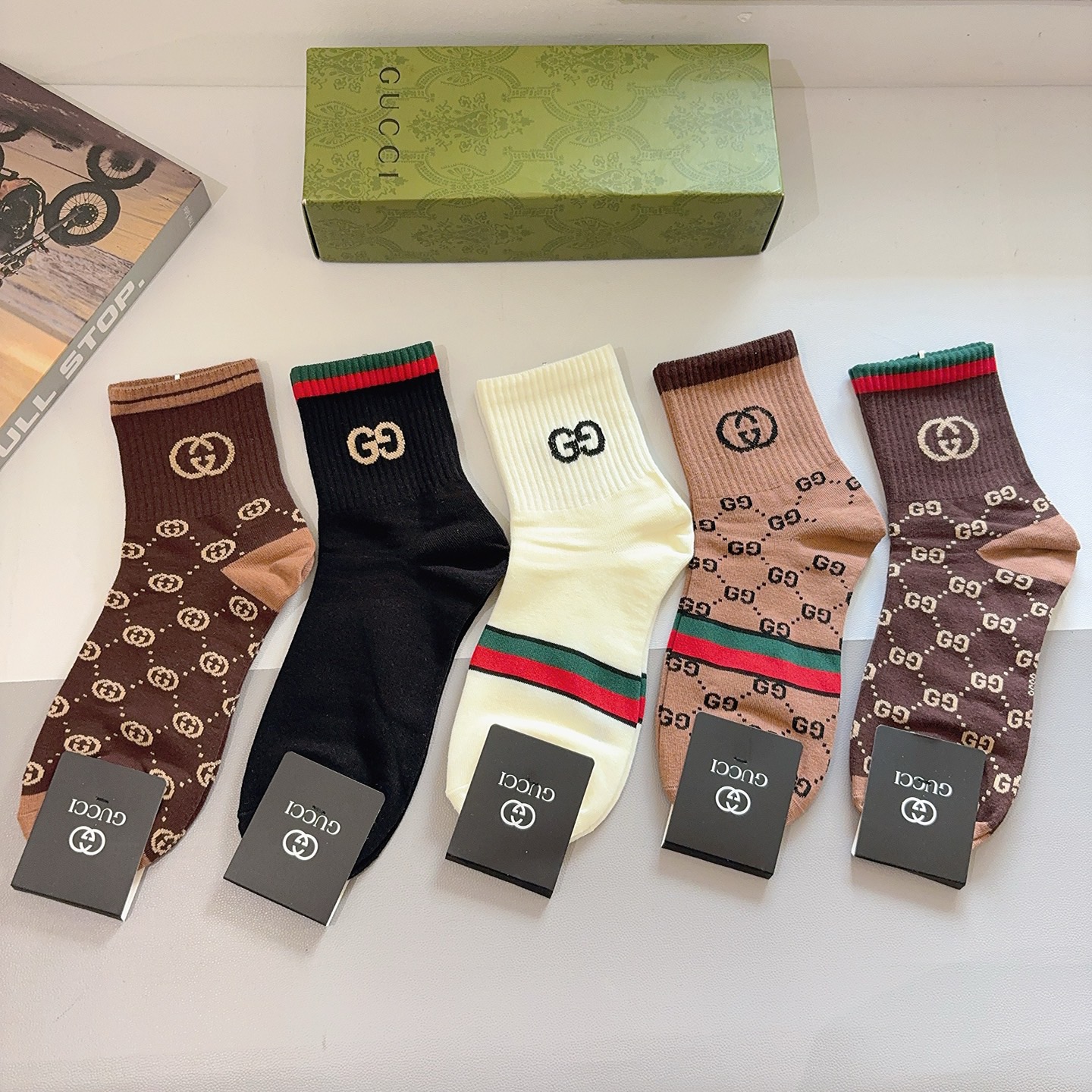 配包装（一盒5双） Gucci 古奇 新款中筒男款袜子，纯棉面料，潮人必备 ，Gucci 爆款，经典双G