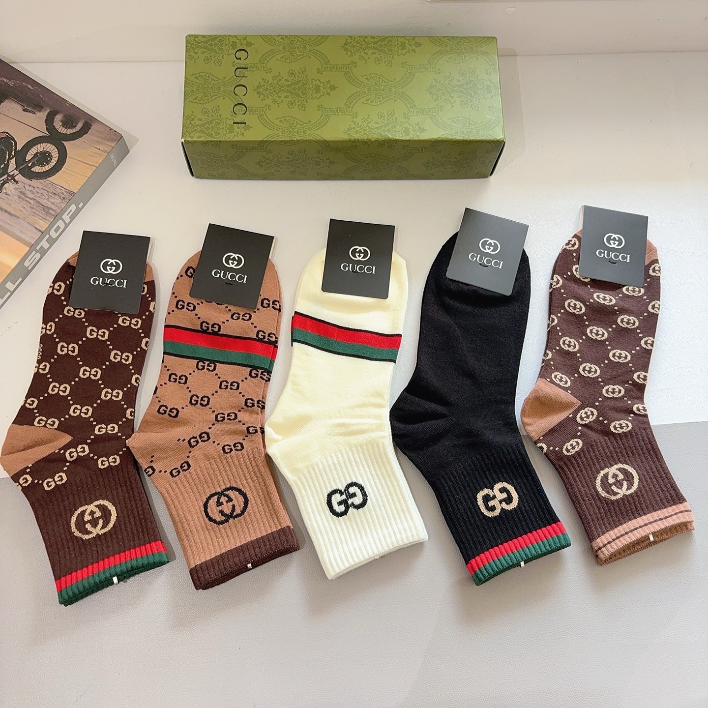 配包装（一盒5双） Gucci 古奇 新款中筒男款袜子，纯棉面料，潮人必备 ，Gucci 爆款，经典双G