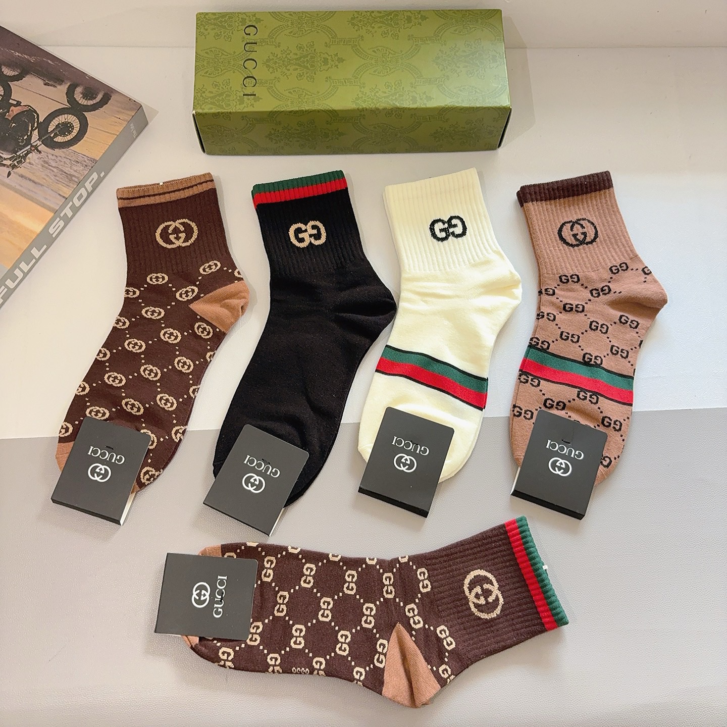 配包装（一盒5双） Gucci 古奇 新款中筒男款袜子，纯棉面料，潮人必备 ，Gucci 爆款，经典双G