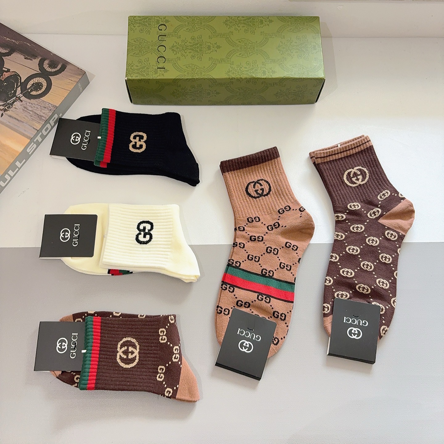 配包装（一盒5双） Gucci 古奇 新款中筒男款袜子，纯棉面料，潮人必备 ，Gucci 爆款，经典双G