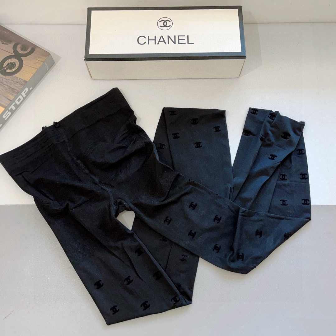 配包装【一盒1双】🌟CHANEL 香奈儿经典植绒字母丝袜 🌟欧美大牌裤袜🔥一比一高版本制作，可以看得到的
