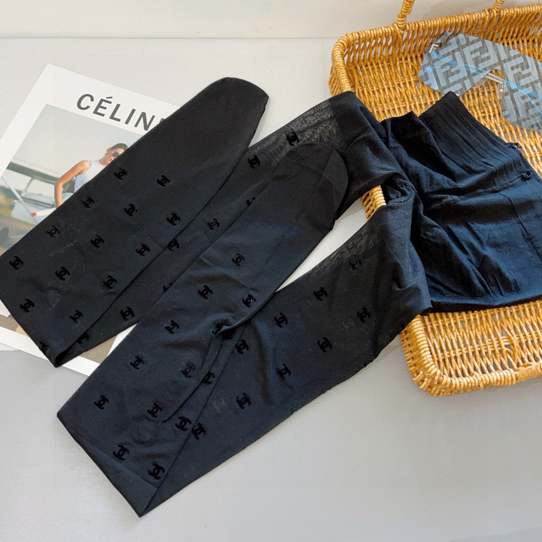 配包装【一盒1双】🌟CHANEL 香奈儿经典植绒字母丝袜 🌟欧美大牌裤袜🔥一比一高版本制作，可以看得到的