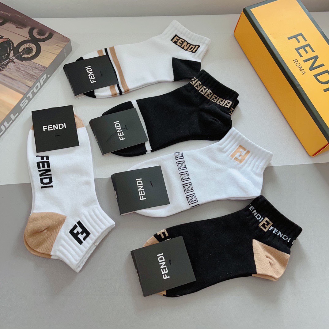配包装（一盒5双）FENDI 芬迪 字母双Ｆ爆款中筒袜，纯棉面料， 专柜同款 💓纯棉面料，实用好穿 柔软