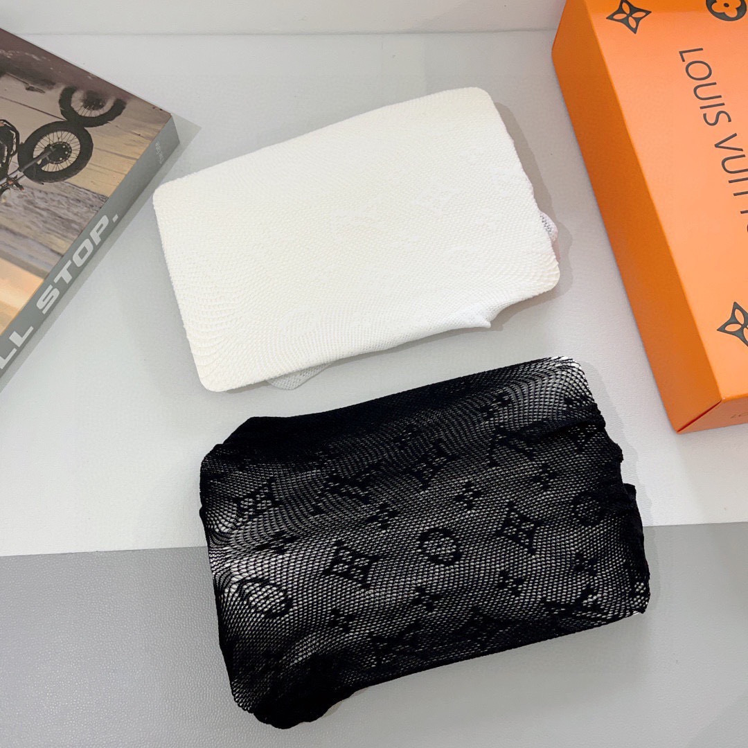 配包装（一盒1双）LV 路易威登 爆款字母网袜 连裤袜🌟好看到爆炸 ，欧美大牌丝袜🔥🌟潮人秋冬必备单品 