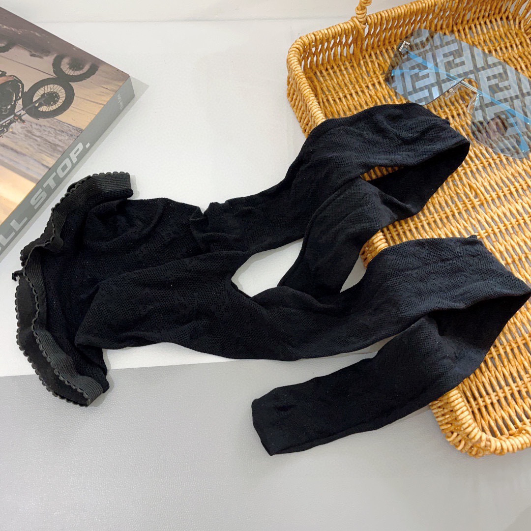 配包装（一盒1双）LV 路易威登 爆款字母网袜 连裤袜🌟好看到爆炸 ，欧美大牌丝袜🔥🌟潮人秋冬必备单品 