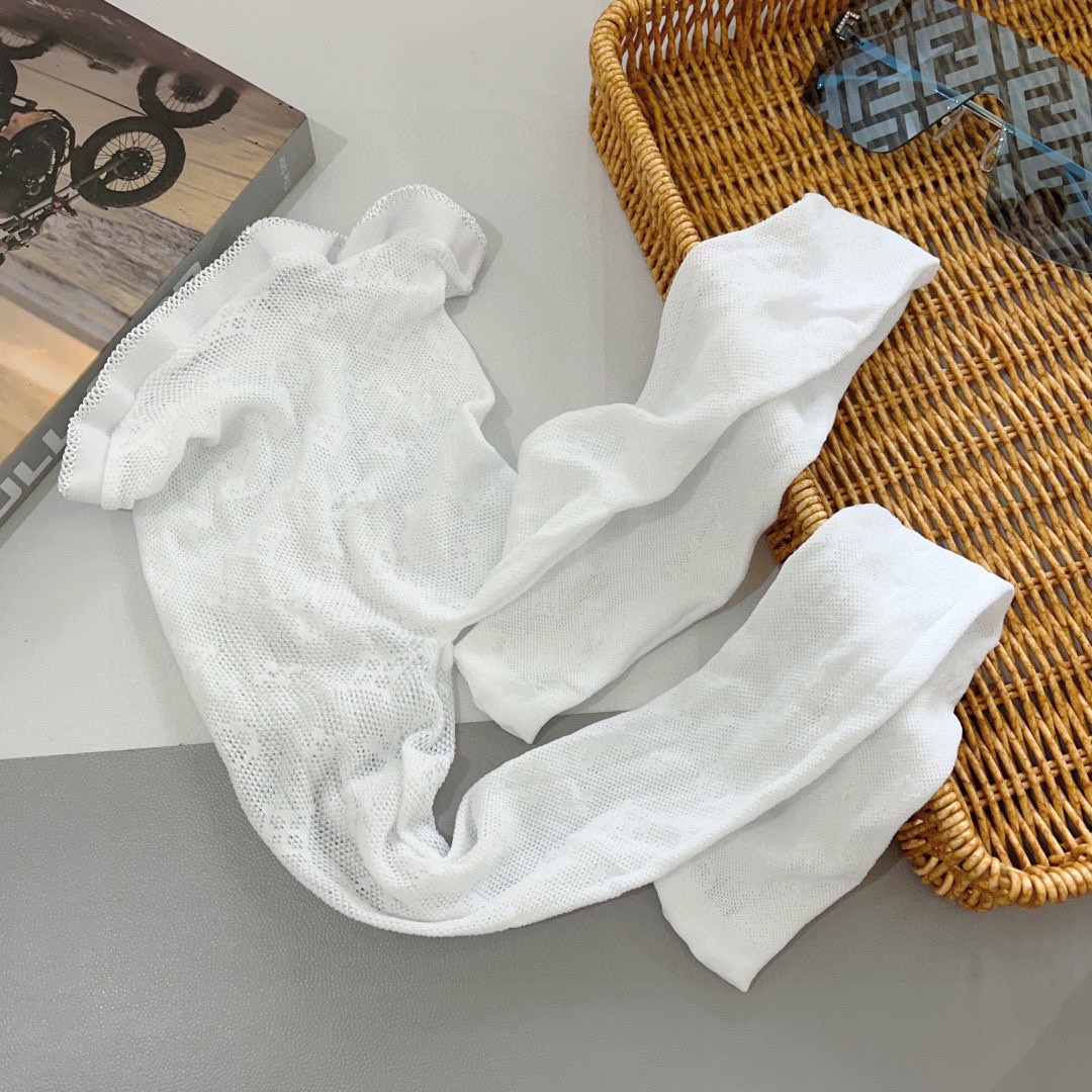 配包装（一盒1双）LV 路易威登 爆款字母网袜 连裤袜🌟好看到爆炸 ，欧美大牌丝袜🔥🌟潮人秋冬必备单品 