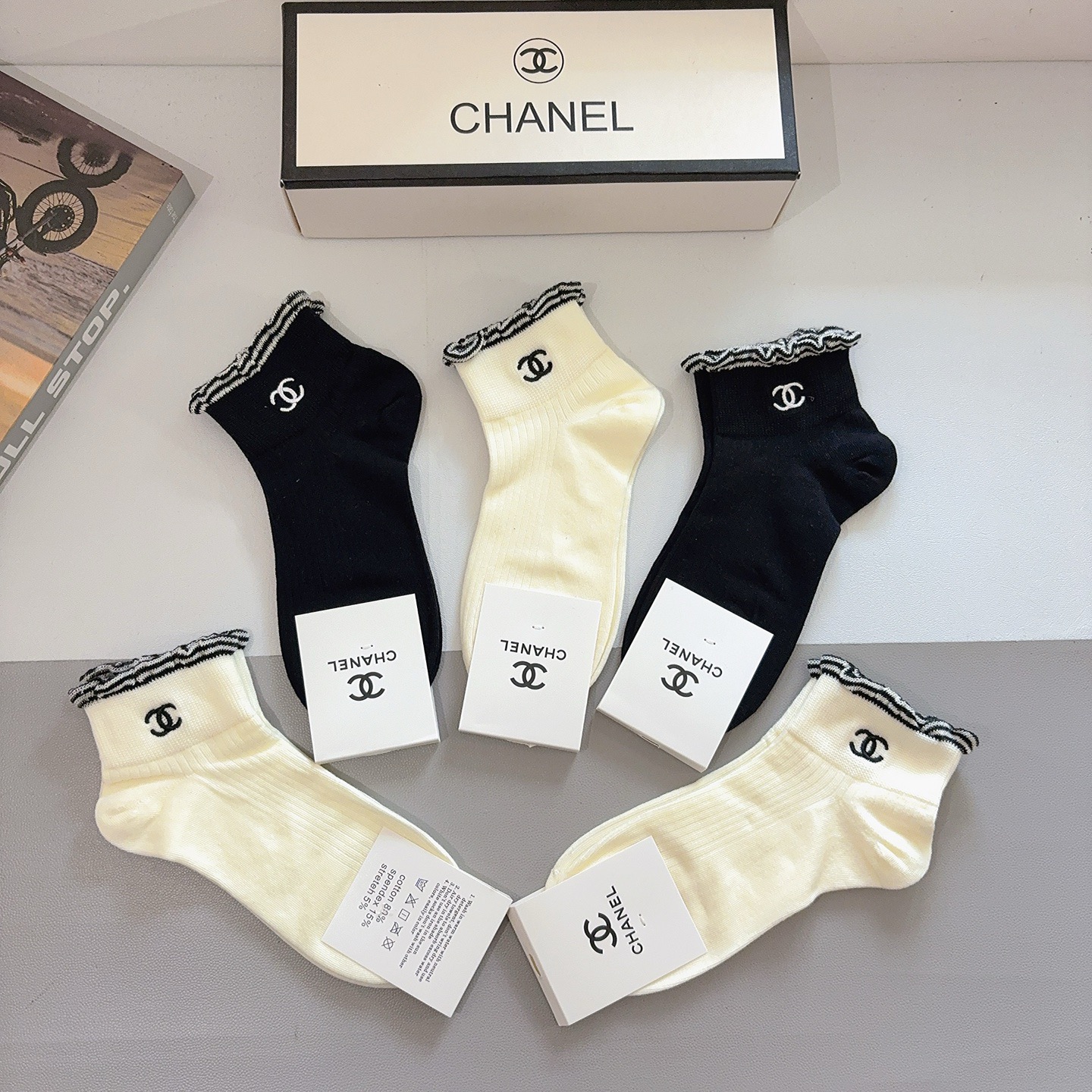 配包装（一盒5双） CHANEL 香奈儿新款刺绣纯棉袜子 经典字母logo船袜，个性时尚百搭款，！超柔软