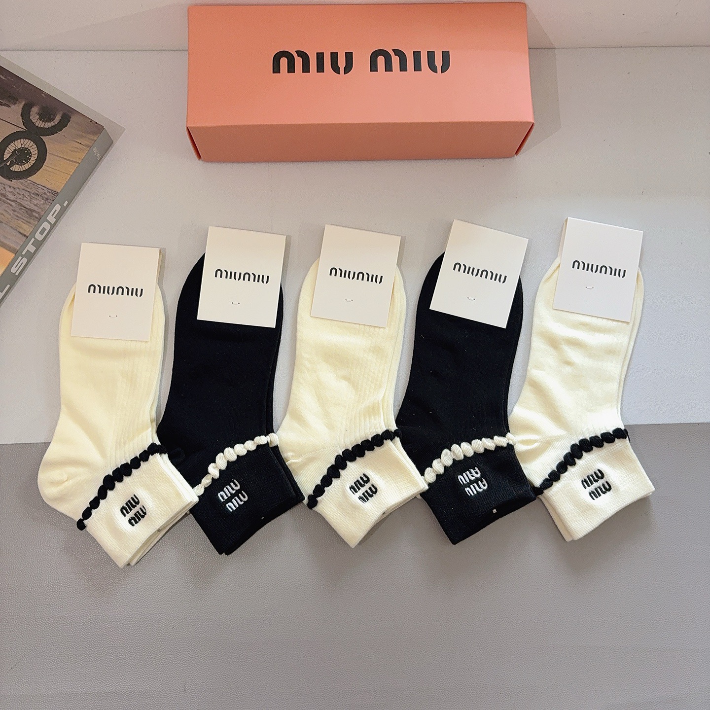 配包装（一盒5双） miumiu 缪缪新款刺绣纯棉袜子 经典字母logo船袜，个性时尚百搭款，！超柔软材