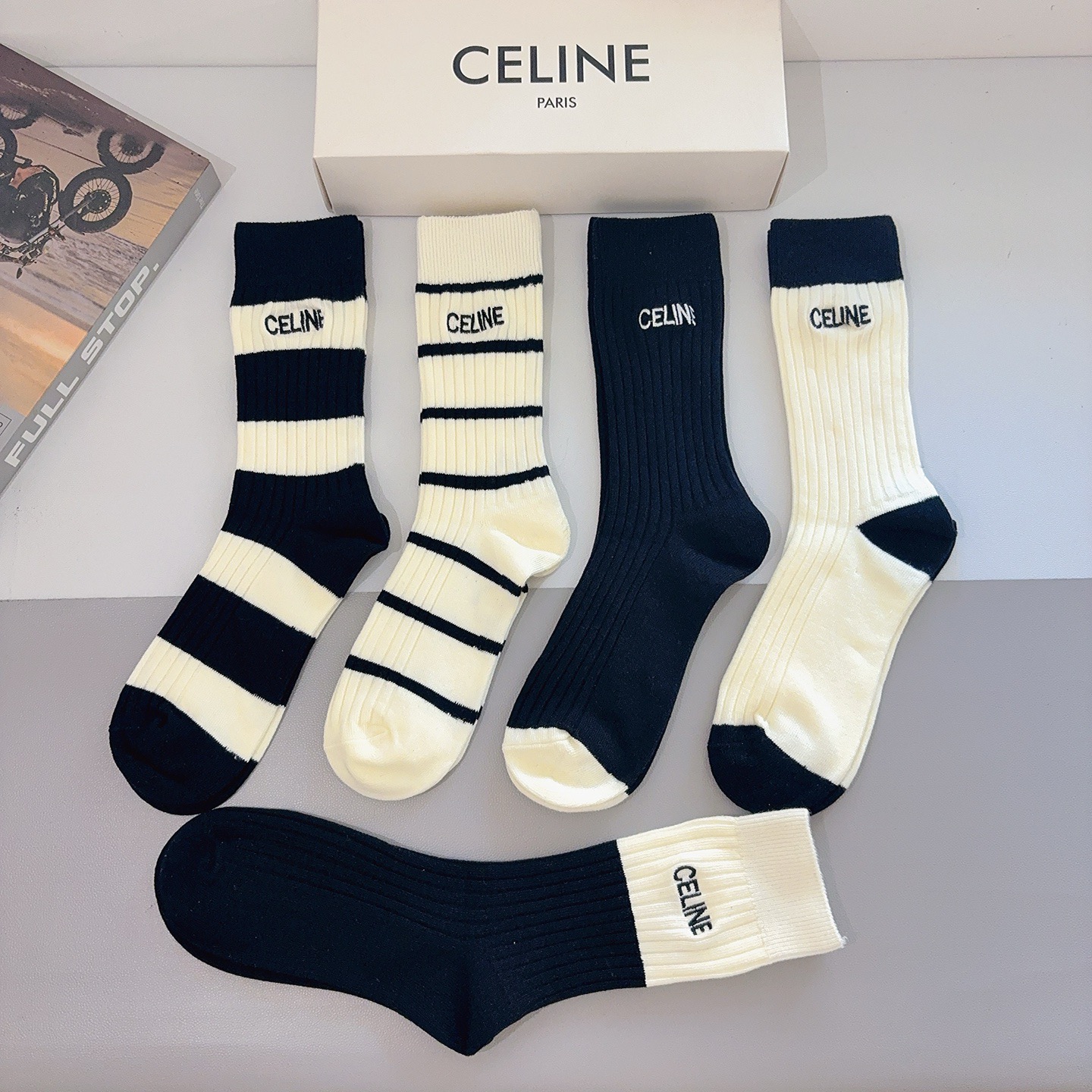 配包装【一盒5双】CELINE （赛琳）高版双针刺绣长筒小腿袜🔥潮人必不可少的时尚专柜代购长筒袜子 ，超