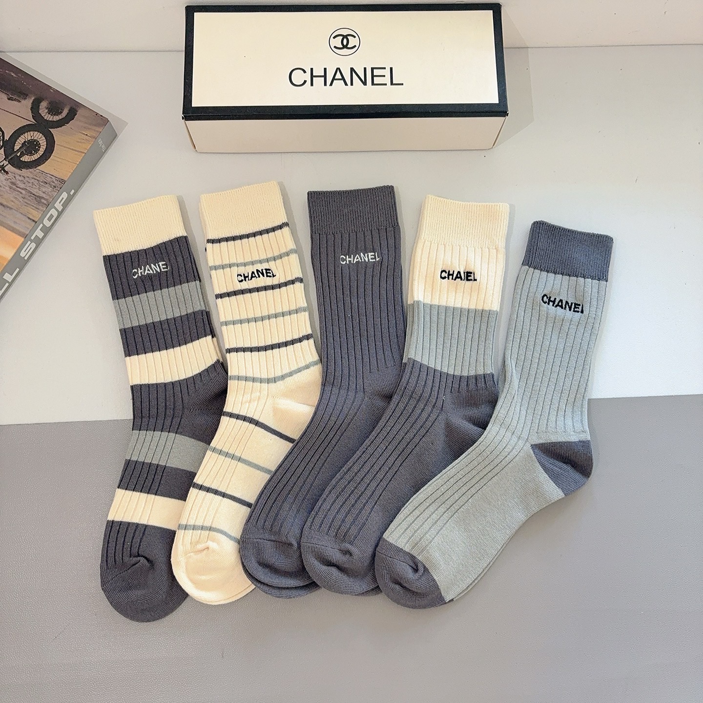 NO:640679,Comes with packaging (5 pairs in a box) CHANEL Chanel's new embroidered double-needle stockings, classic letter logo boat socks, personalized, fashionable and versatile!  Super soft material, comfortable and breathable, fashionable and versatile socks, stockings, socks, chanel, chanel, socks19860909配包装（一盒5双） CHANEL 香奈儿新款刺绣双针长筒袜子 经典字母logo船袜,个性时尚百搭款,！超柔软材质,舒适透气,时尚百搭款 袜子,丝袜,袜子,chanel,chanel,socks,accessory