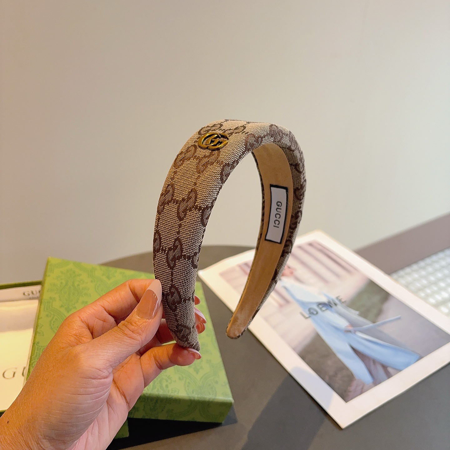 NO:640979,Comes with packaging Gucci Gucci classic letter new headband, a must-have headband for goddesses, very versatile, fashionable and trendy!  hairpins,hairpins,gucci,hairpins19860909配包装 Gucci古奇 经典字母新款发箍,女神必备单品头箍,非常百搭,时尚潮流款！发夹,发夹,gucci,hairpins,accessory