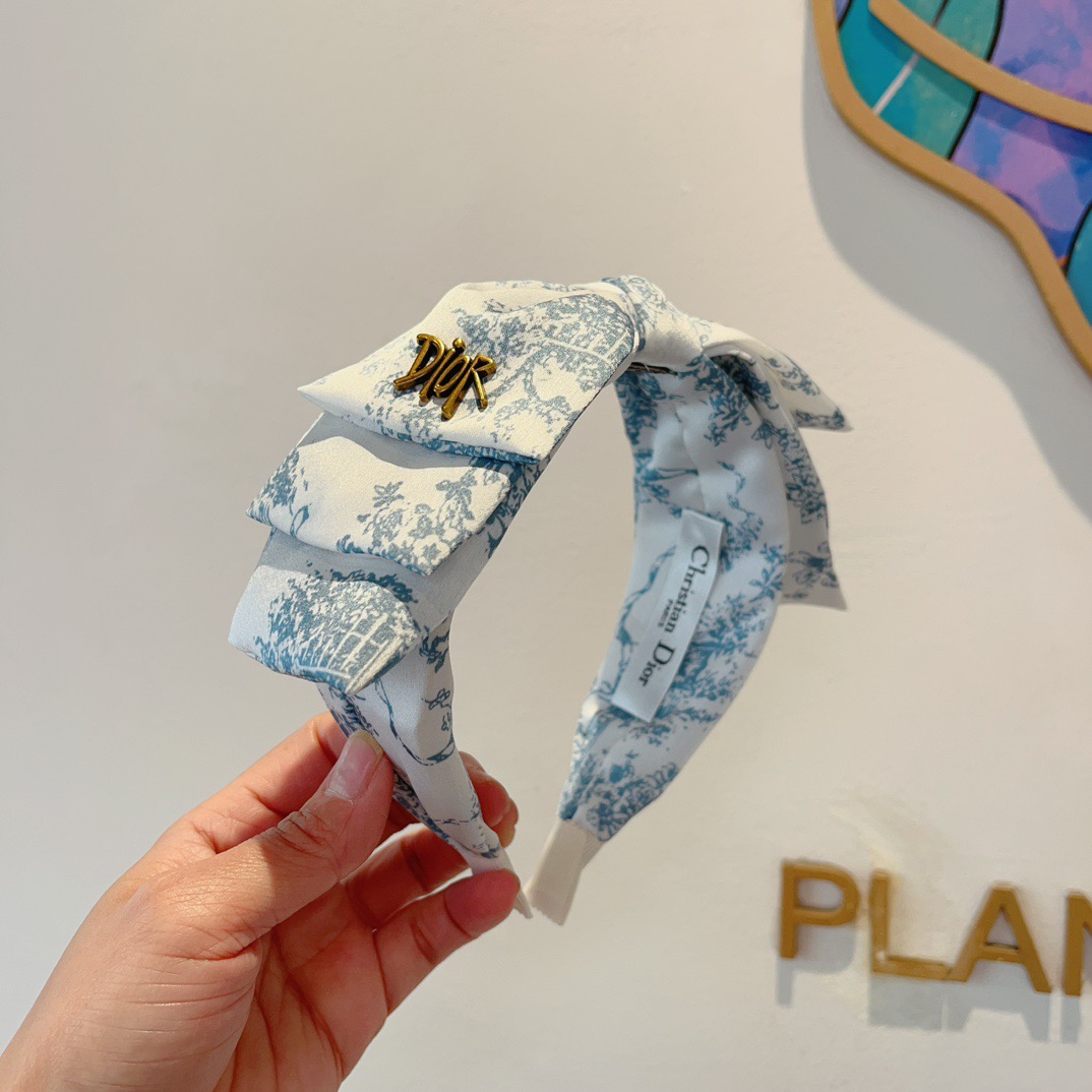 NO:640968,Comes with packaging Dior (Dior) hot new bow headband, original goods from the counter, let your charm bloom. Fresh and ladylike style makes fashion easier. Hairpins, hairpins, dior, dior, hairpins19860909配包装 Dior（迪奥） 火爆新款蝴蝶结发箍,专柜原单货,让你的魅力绽放 清新淑女范让时尚更简单.发夹,发夹,dior,dior,hairpins,accessory