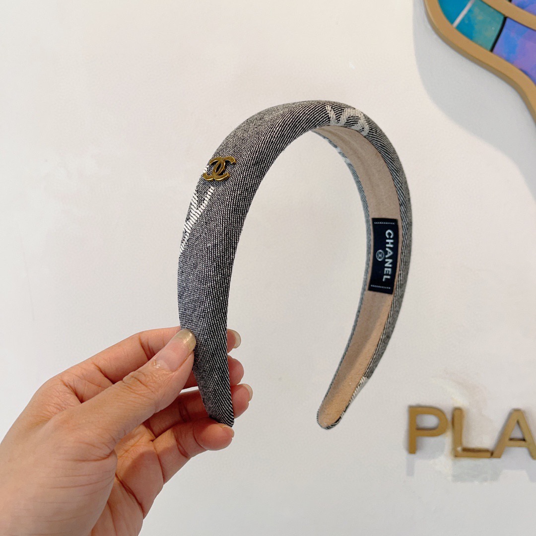 NO:640978,Comes with packaging CHANEL (Chanel) latest small fragrant headband, fragrant grandma headband, retro headband, recommended by Internet celebrities. Super exquisite, fashionable and versatile!  hairpins,hairpins,chanel,chanel,hairpins19860909配包装 CHANEL（香奈儿）最新款小香发箍,香奶奶头箍,复古头箍,网红爆款推荐 超精致,时尚百搭！发夹,发夹,chanel,chanel,hairpins,accessory