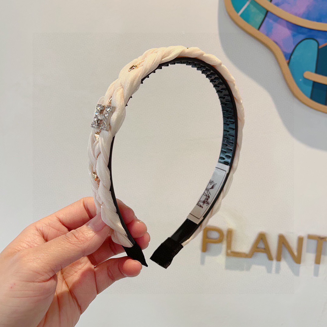 NO:640837,Comes with packaging Hermes (Hermès) popular customized headbands, the same style as the Internet celebrity, imported fabrics, export orders, details are all real shots!  The special fabric is very textured!  hairpins,hairpins,hermes,hermes,hairpins19860909配包装 Hermes（爱马仕） 火爆定制款发箍,网红同款 进口面料, 出口订单、细节全部实拍！特制面料非常显质感！发夹,发夹,hermes,hermes,hairpins,accessory