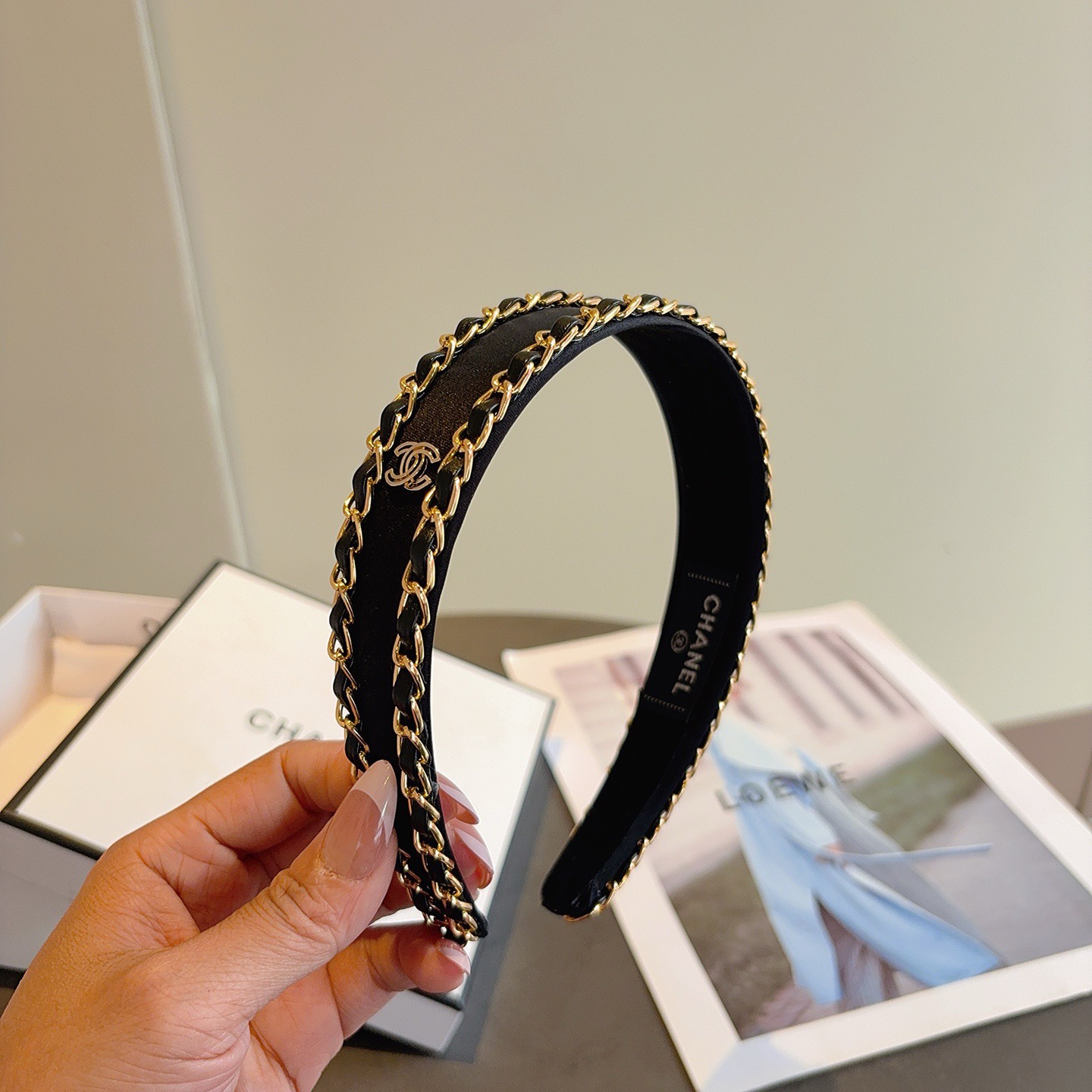 NO:640846,Comes with packaging CHANEL Chanel's new chain headband, wide version of the original item, simple and versatile, a must-have for trendy women, super classy!  hairpins,hairpins,chanel,chanel,hairpins19860909配包装 CHANEL 香奈儿新款链条发箍,宽版原单货, 简约百搭,潮女必备品,超级的高大上！发夹,发夹,chanel,chanel,hairpins,accessory