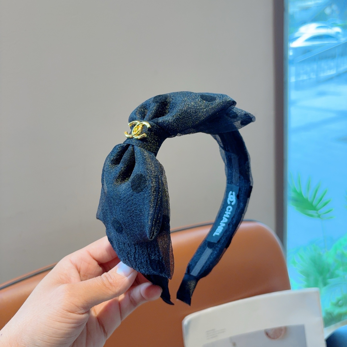 NO:640852,Comes with packaging CHANEL (Chanel) latest small fragrant large bow polka dots style headband, retro temperament mesh headband, Internet celebrity hot recommendation with high-end materials, ultra-exquisite, fashionable and versatile. Hairpins, hairpins, chanel, chanel, hairpins19860909配包装 CHANEL（香奈儿）最新款小香大蝴蝶结波点洋气发箍,复古气质网纱头箍,网红爆款推荐 搭配高端材质,超精致,时尚百搭.发夹,发夹,chanel,chanel,hairpins,accessory