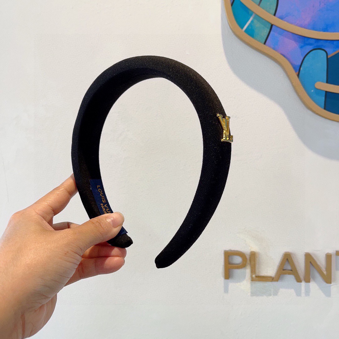 NO:640855,Comes with packaging LV Louis Vuitton's hot new Korean style fabric plaid headband, fashionable headband, the latest style of Internet celebrities is coming, fashionable and versatile, a must-have for goddesses!  hairpins,hairpins,louis vuitton,louis vuitton,hairpins19860909配包装 LV 路易威登 火爆新款韩版布艺格子发箍,时尚头箍,网红最新款来袭时尚百搭,女神必入！发夹,发夹,louis vuitton,louis vuitton,hairpins,accessory