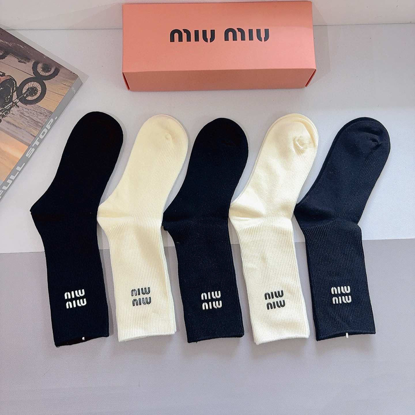 配包装【一盒5双】miumiu （缪缪）高品质🔥超级爆款网红袜子 硅胶烫印字母长筒袜，ins明星网红推荐