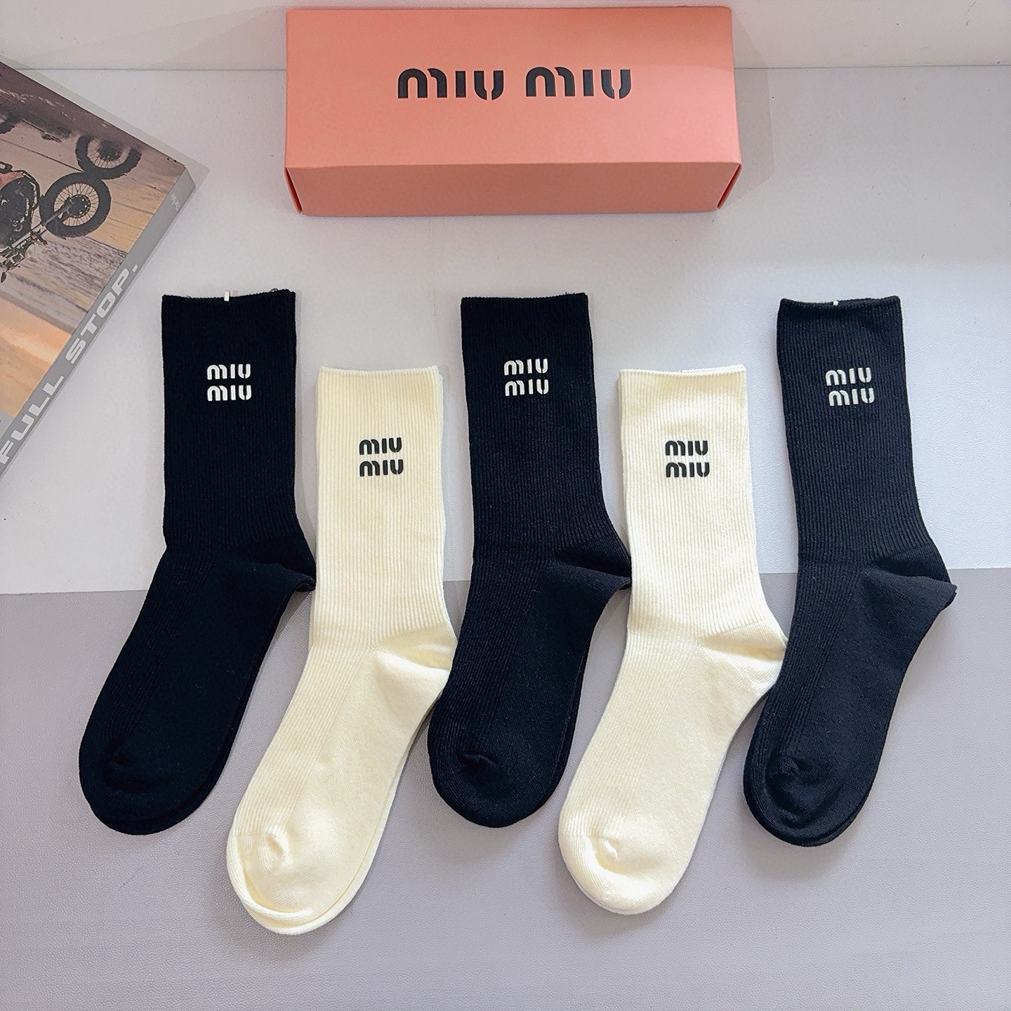 配包装【一盒5双】miumiu （缪缪）高品质🔥超级爆款网红袜子 硅胶烫印字母长筒袜，ins明星网红推荐