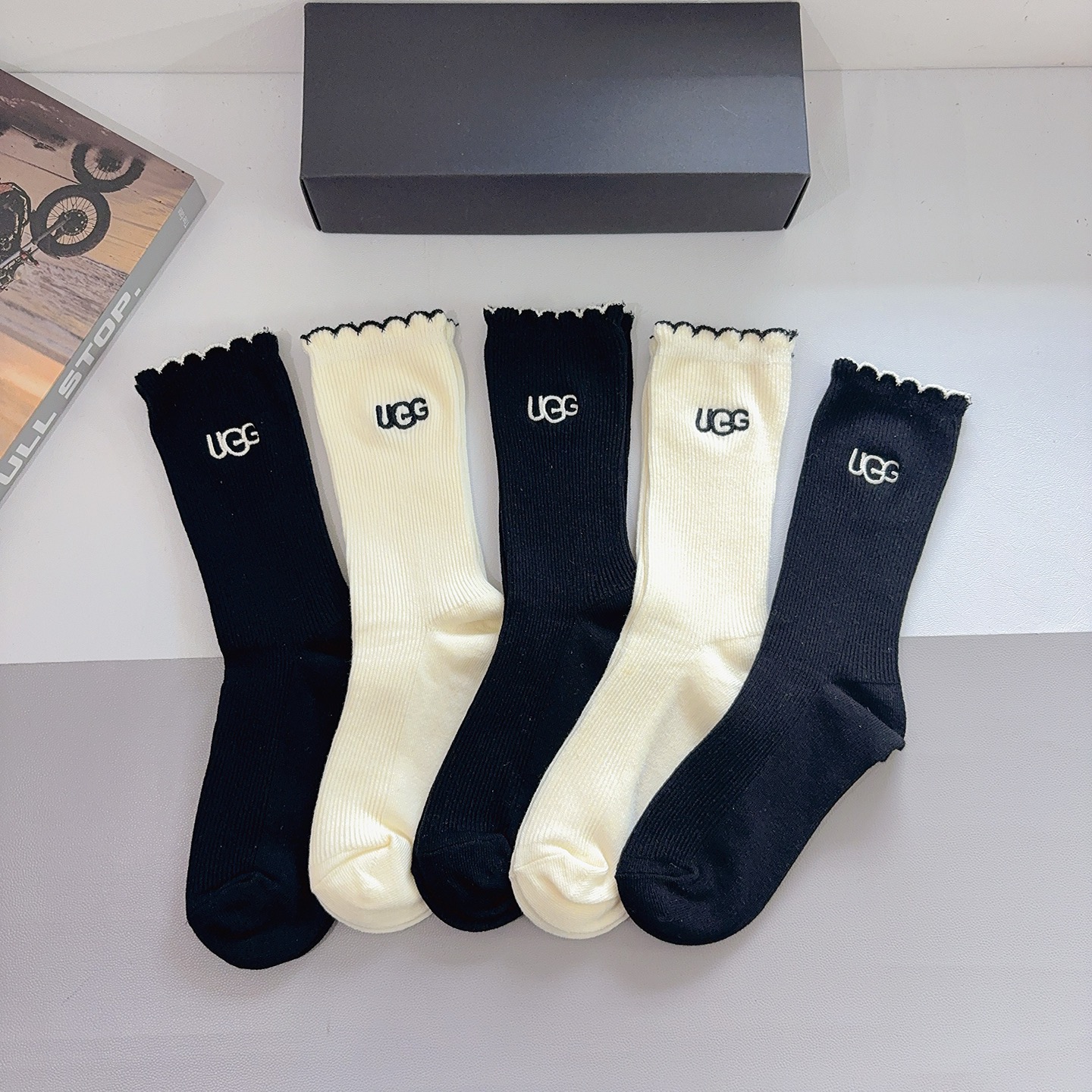NO:640676,Comes with packaging [5 pairs in a box] UGG high version trendy brand cashmere embroidered stockings, essential for fashionistas to purchase stockings at fashion counters, great for matching socks, stockings, stockings, socks19860909配包装【一盒5双】 UGG 高版本潮牌羊绒刺绣长筒袜子潮人必不可少的时尚专柜代购长筒袜子 ,超好搭配袜子,丝袜,袜子,socks,accessory