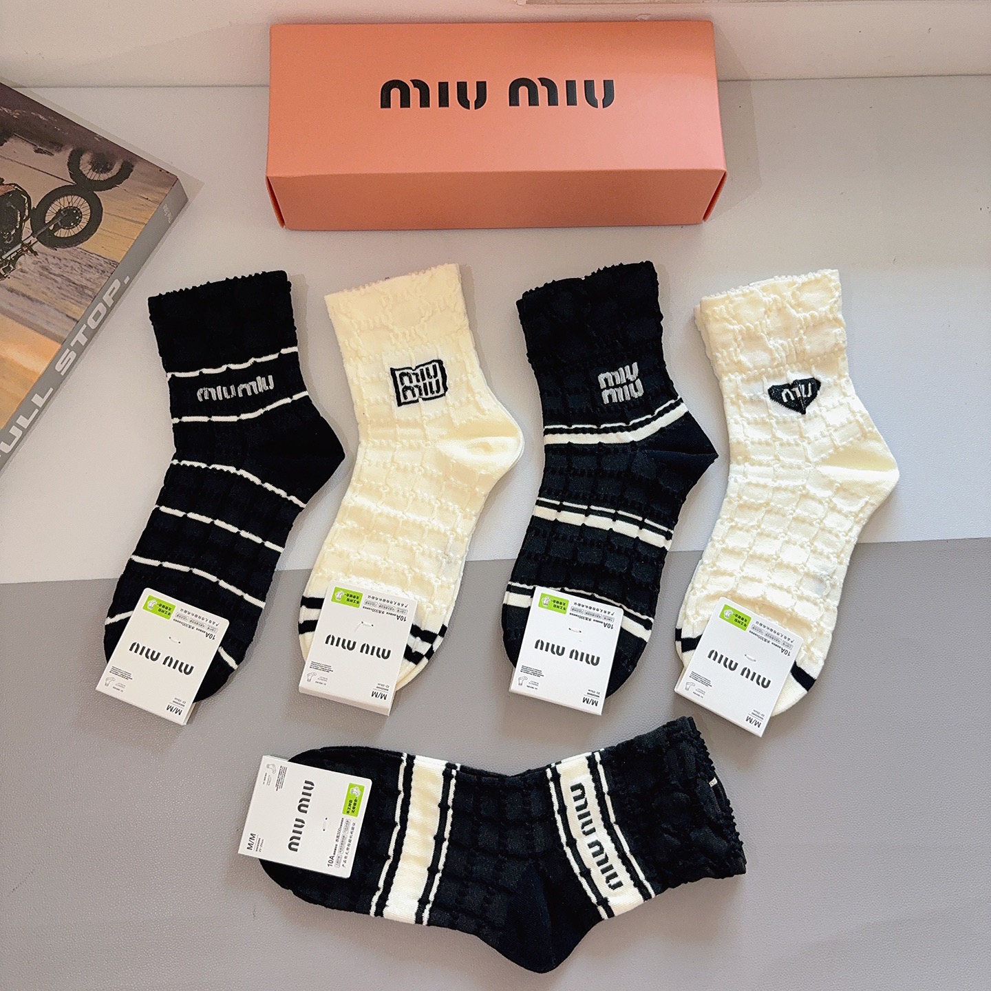 配包装【一盒5双】miumiu · 缪缪 高品质🔥超级爆款网红中筒袜子❗️ins明星网红推荐❗️火爆至极