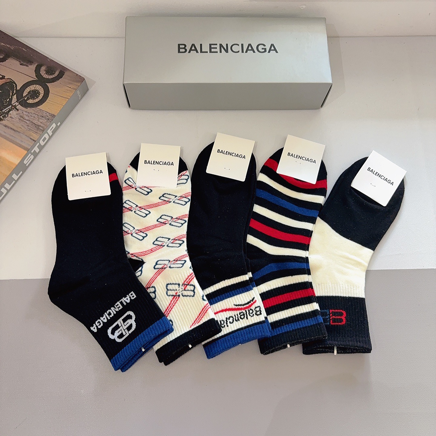 配包装【一盒5双】BALENCIAGA 巴黎世家 新款中筒袜子🔥潮人必不可少的时尚专柜代购袜子 ，超级时