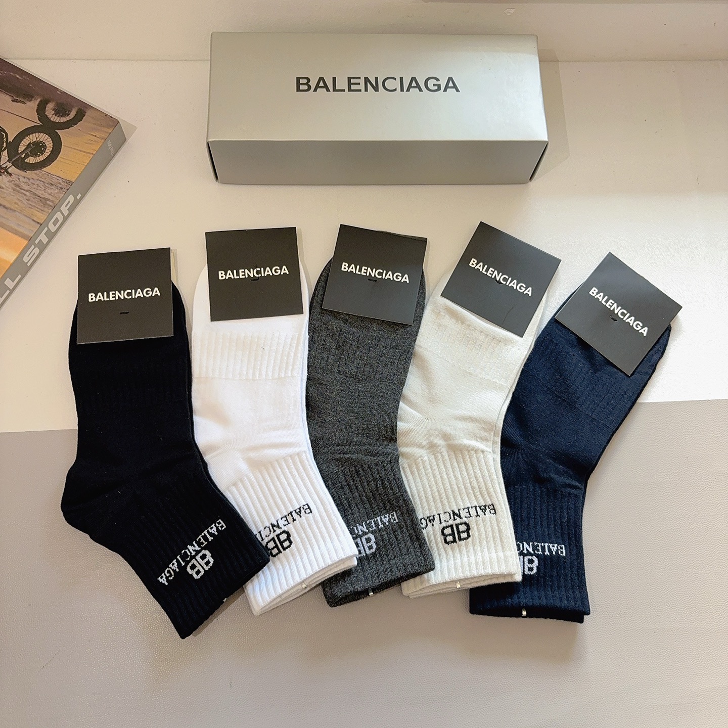 配包装【一盒5双】BALENCIAGA 巴黎世家 新款男士中筒袜子🔥潮人必不可少的时尚专柜代购袜子 ，超