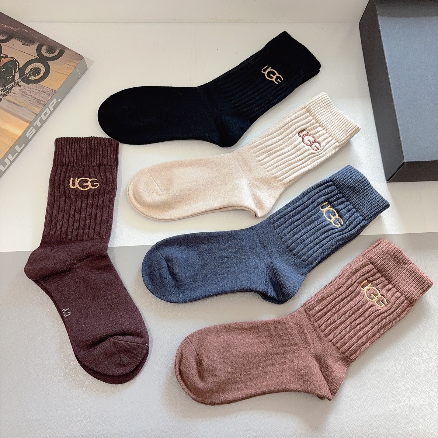 配包装【一盒5双】UGG潮牌高版本刺绣羊绒长筒袜子🔥潮人必不可少的时尚专柜代购长筒袜子 ，超级好搭配！