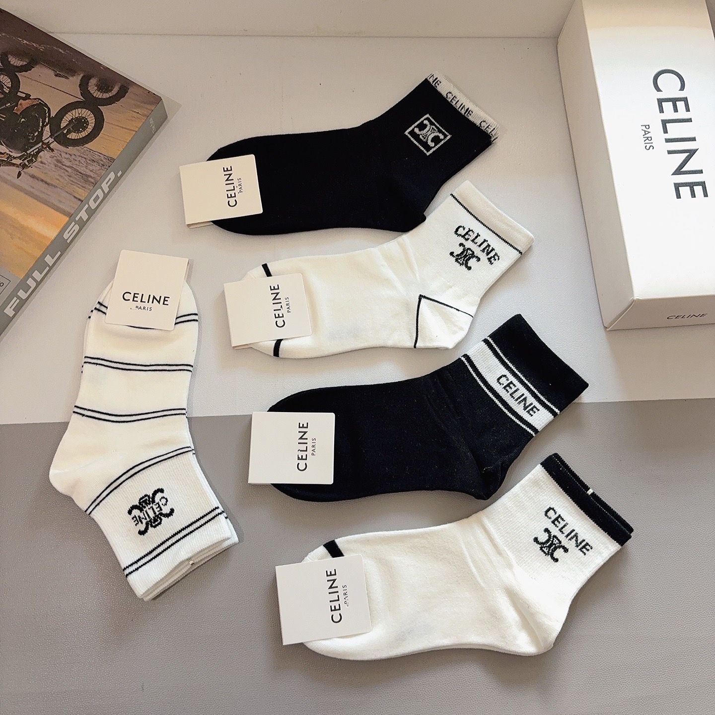 配包装（一盒5双）CELINE 赛琳 新款船袜！纯棉面料，专柜同步中筒袜子，💛大牌出街，潮人必备🔥超好搭
