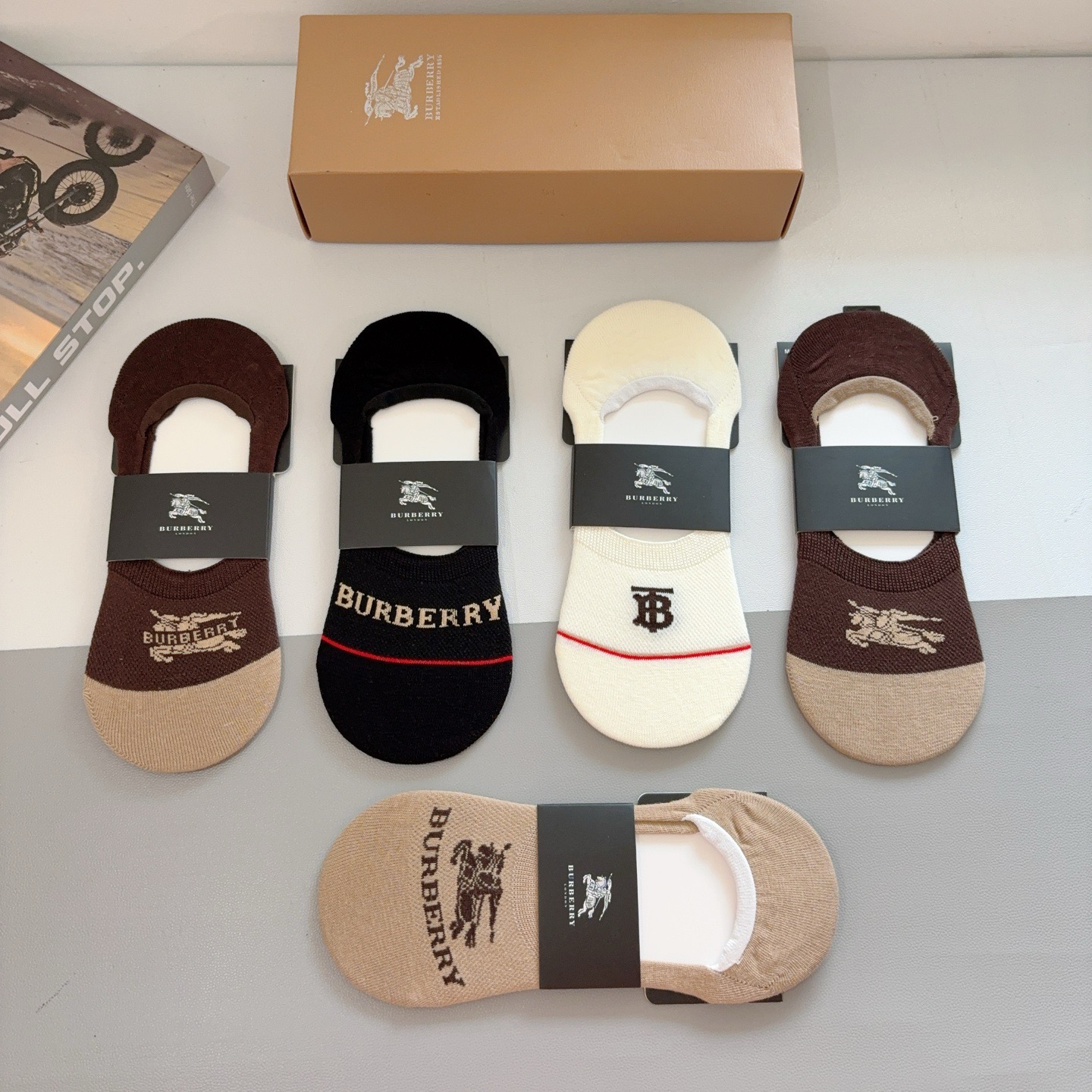 配包装（一盒5双） 🌟 BURBERRY 巴宝莉 经典男女款船袜，个性时尚百搭款，！你值得拥有哦💗精梳棉
