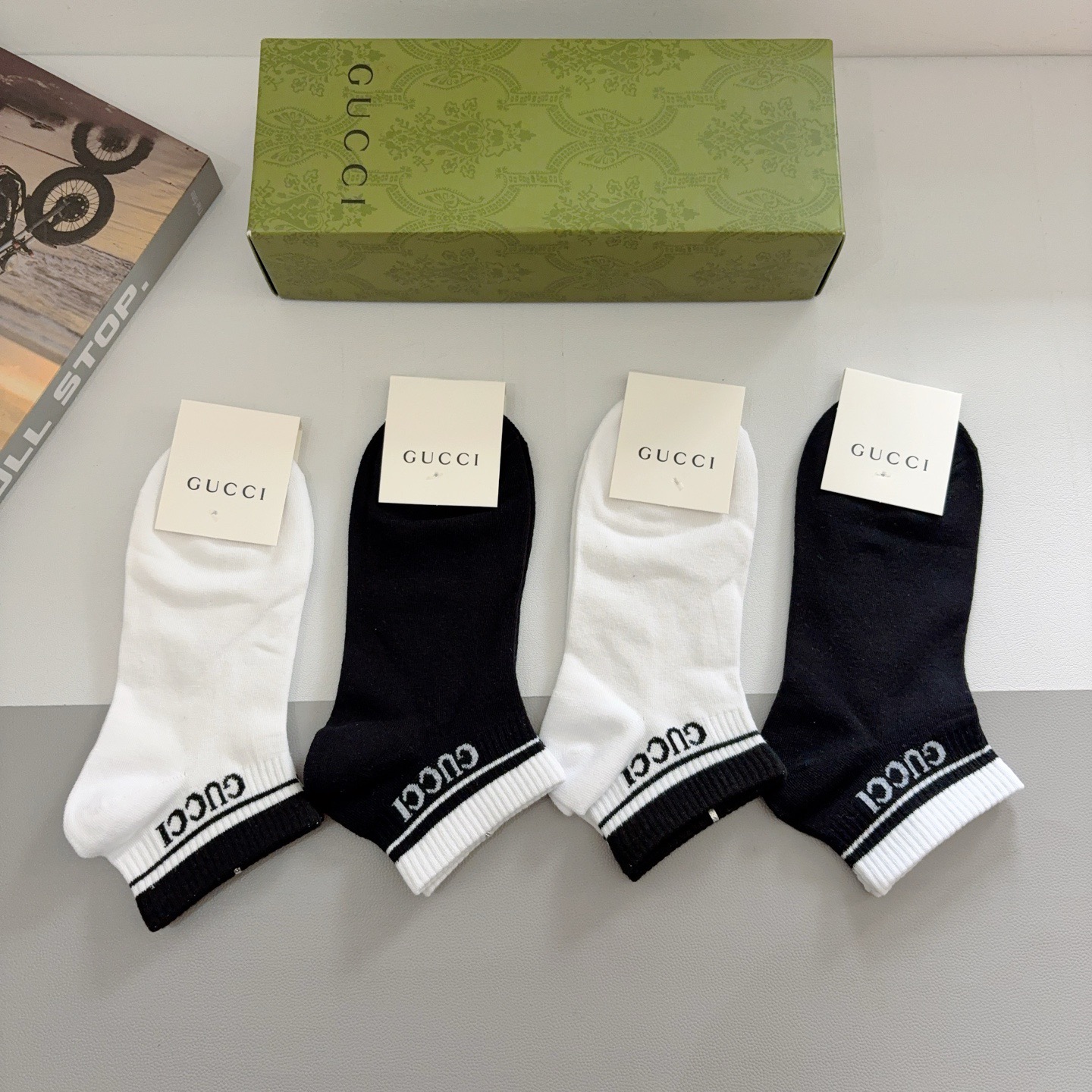 配包装（一盒4双） Gucci 古奇 新款短筒袜子，纯棉面料，潮人必备 ，爆款经典双G船袜 个性时尚百搭