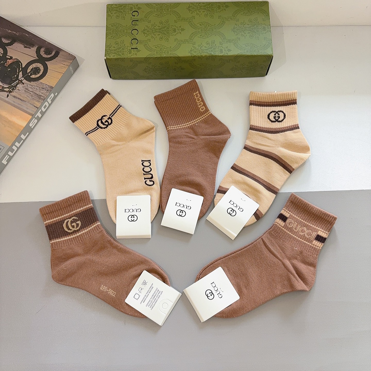 配包装（一盒5双）GUCCI 古奇2025新款袜子！纯棉面料，火爆图案，专柜同步中筒袜子，大牌出街，潮人