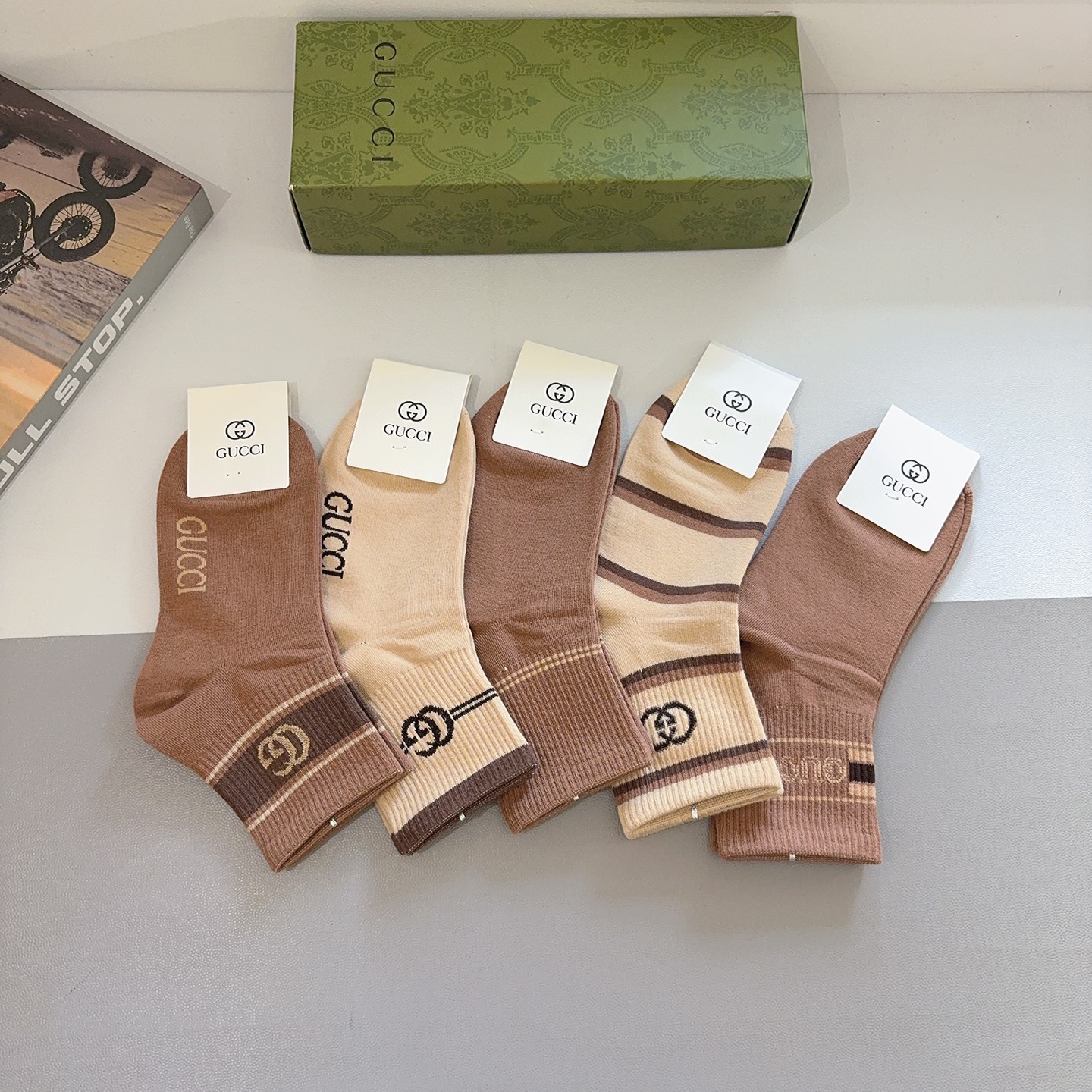 配包装（一盒5双）GUCCI 古奇2025新款袜子！纯棉面料，火爆图案，专柜同步中筒袜子，大牌出街，潮人
