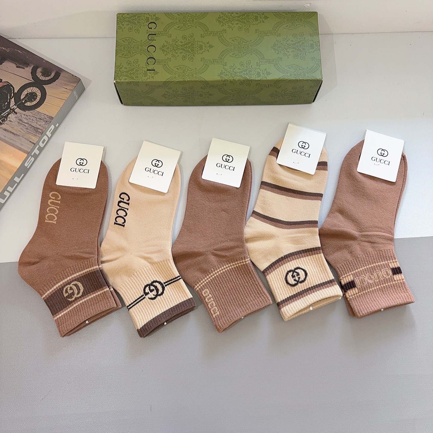 配包装（一盒5双）GUCCI 古奇2025新款袜子！纯棉面料，火爆图案，专柜同步中筒袜子，大牌出街，潮人