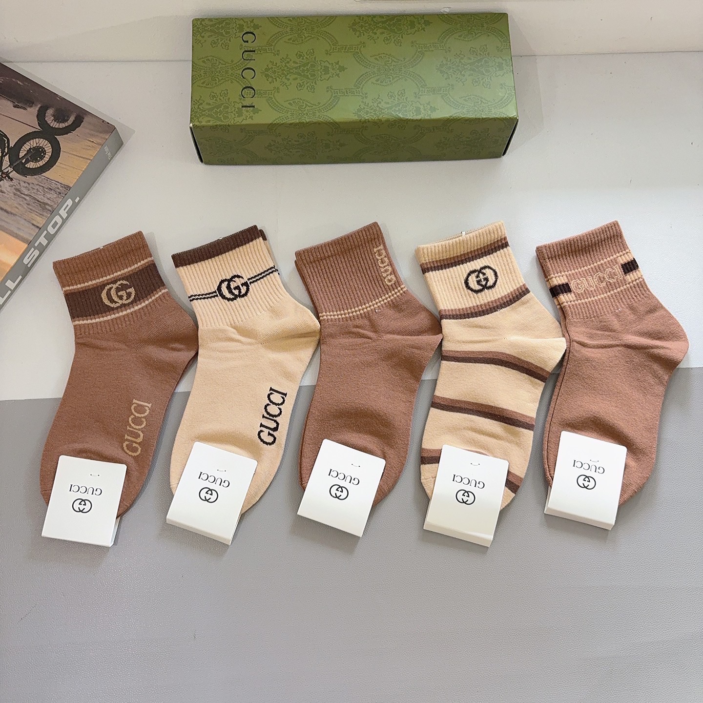 配包装（一盒5双）GUCCI 古奇2025新款袜子！纯棉面料，火爆图案，专柜同步中筒袜子，大牌出街，潮人