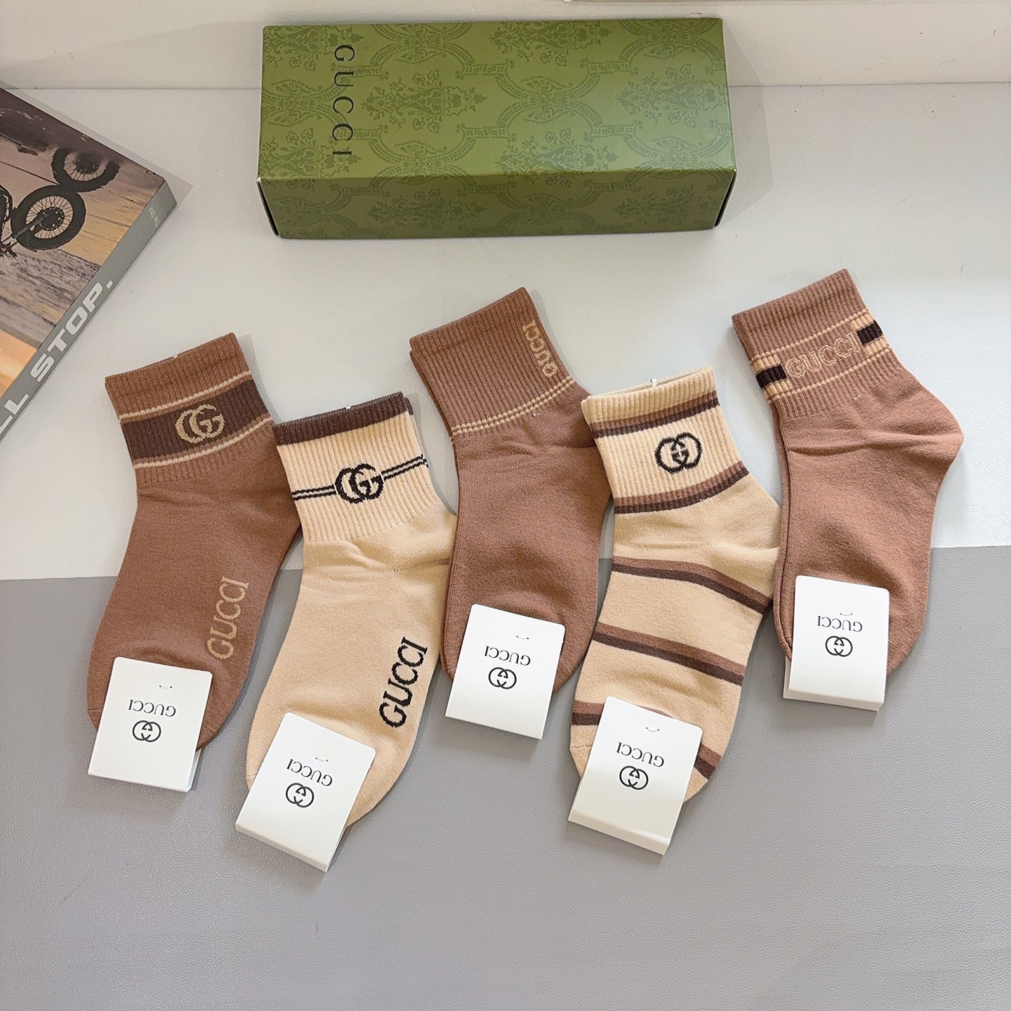 配包装（一盒5双）GUCCI 古奇2025新款袜子！纯棉面料，火爆图案，专柜同步中筒袜子，大牌出街，潮人