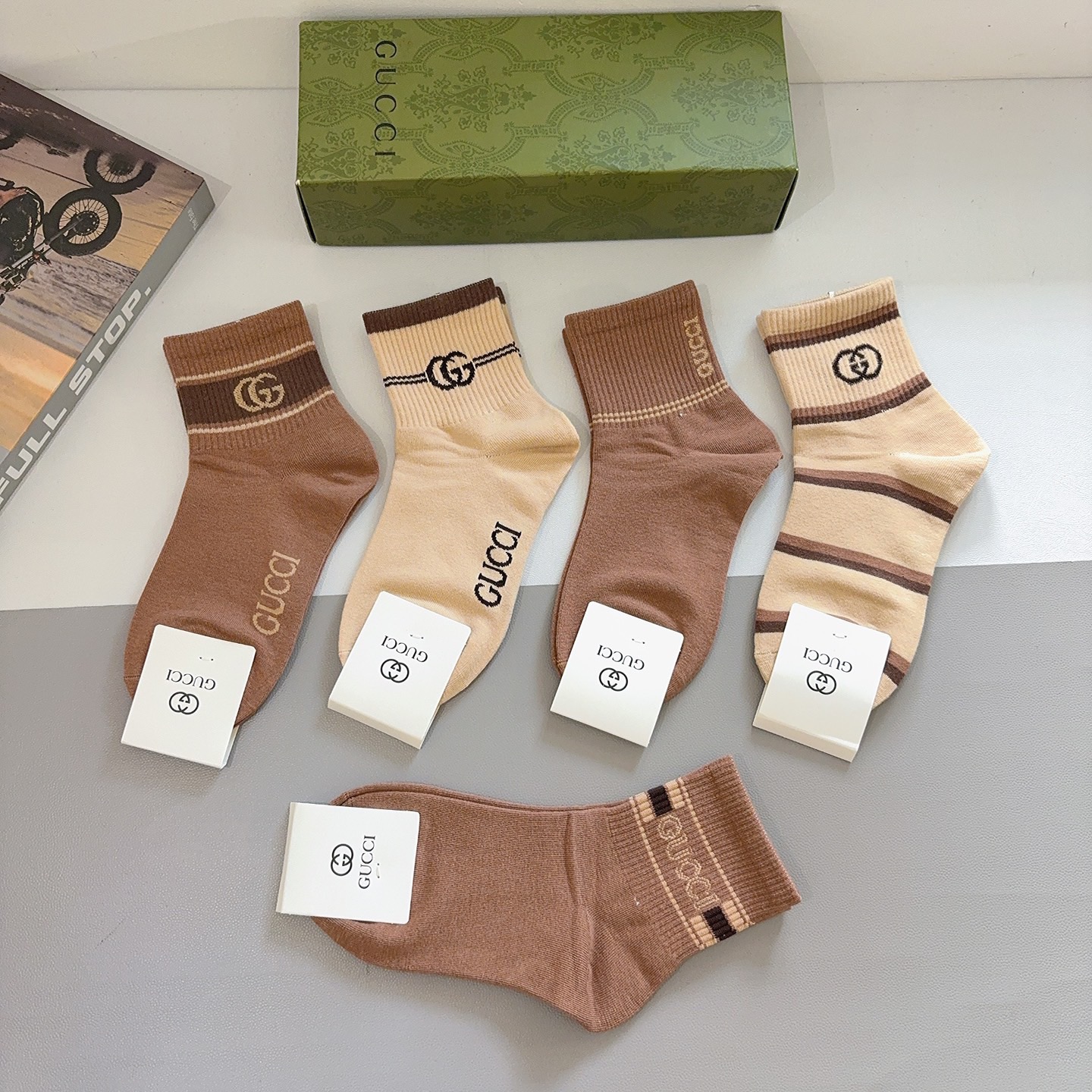配包装（一盒5双）GUCCI 古奇2025新款袜子！纯棉面料，火爆图案，专柜同步中筒袜子，大牌出街，潮人