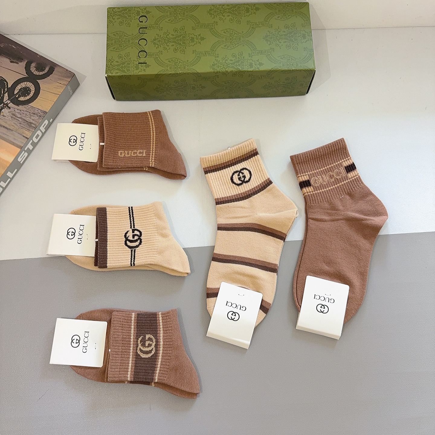 配包装（一盒5双）GUCCI 古奇2025新款袜子！纯棉面料，火爆图案，专柜同步中筒袜子，大牌出街，潮人