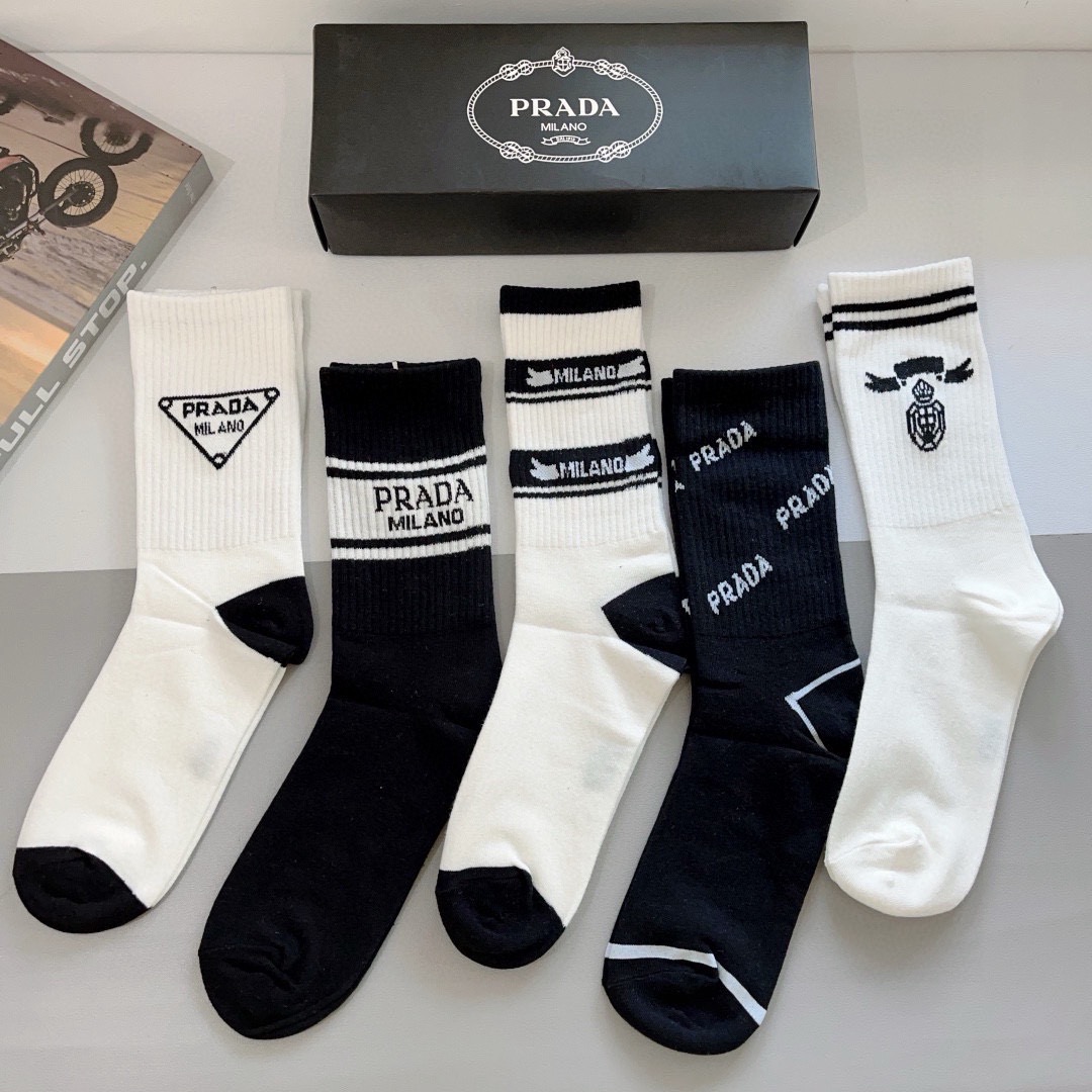 配包装（一盒5双）PRADA（普拉达） 新款高端纯棉材质长筒袜子！爆款字母专柜同步小腿袜袜，💛大牌出街，