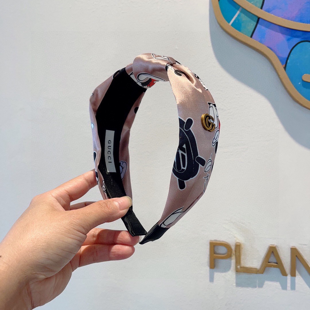 NO:640861,Comes with packaging Gucci Gucci Internet celebrity classic new headband, a must-have headband for goddesses, very versatile, fashionable and popular, shipped in multiple colors...hairpins, hairpins, gucci, hairpins19860909配包装 Gucci古奇 网红经典新款发箍,女神必备单品头箍,非常百搭,时尚潮流, 火爆 多色出货...发夹,发夹,gucci,hairpins,accessory