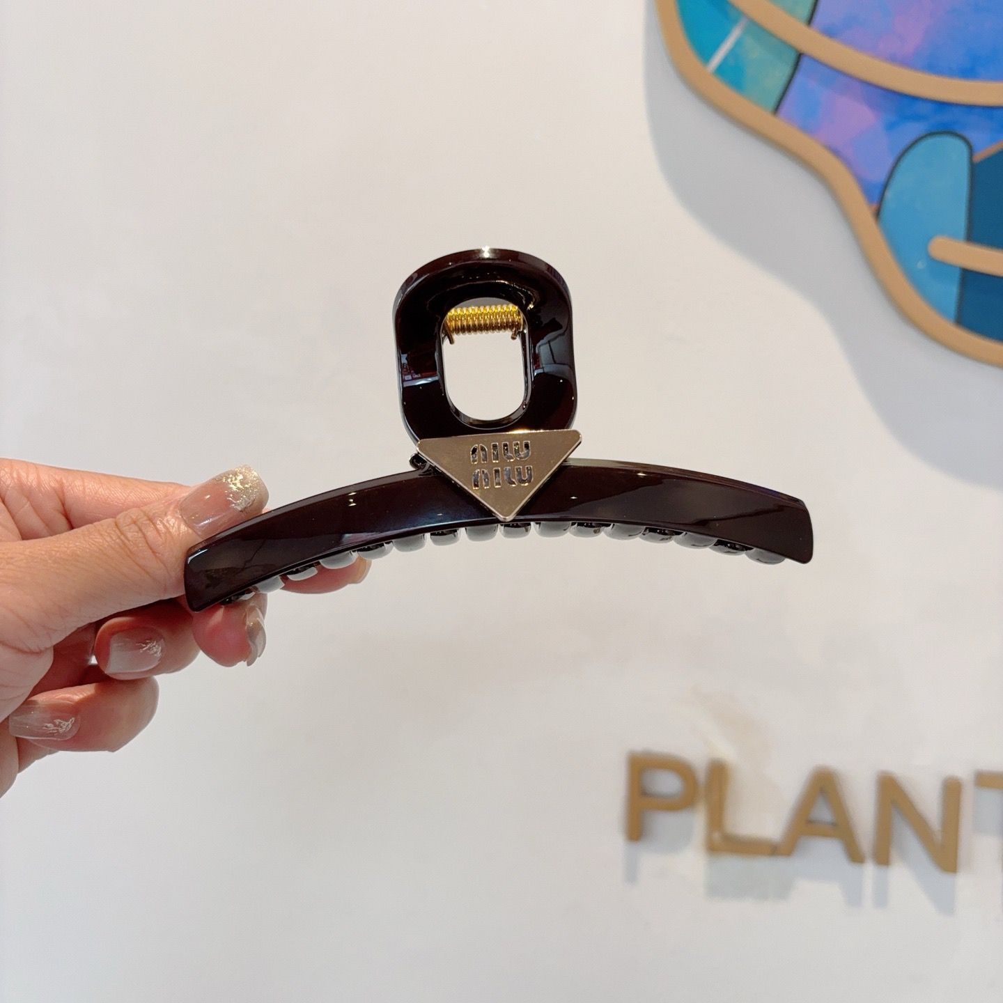 NO:640863,Comes with packaging MIUMIU (Miu Miu) new handmade clips, original simple retro hair clips with high-end letters, fashionable and versatile, a must-have for trendy women, super classy!  hairpins,hairpins,miumiu,hairpins19860909配包装 MIUMIU（缪缪）新款手工抓夹,高级感字母简约复古发夹原单货,时尚百搭,潮女必备品,超级的高大上！发夹,发夹,miumiu,hairpins,accessory