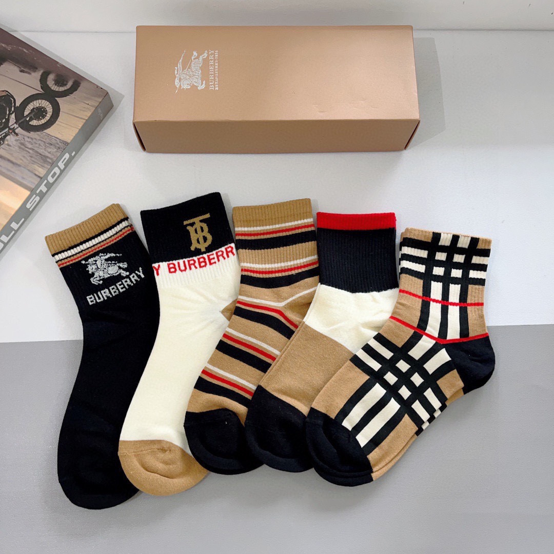 NO:640728,Comes with packaging (5 pairs in a box) BURBERRY classic letter logo mid-calf socks, personalized, fashionable and versatile!  You deserve it. Combed cotton fabric, super soft material, comfortable and breathable socks, stockings, socks, burberry, burberry, socks19860909配包装（一盒5双）  BURBERRY 巴宝莉经典字母logo中筒袜子,个性时尚百搭款,！你值得拥有哦精梳棉面料,超柔软材质,舒适透气袜子,丝袜,袜子,burberry,burberry,socks,accessory