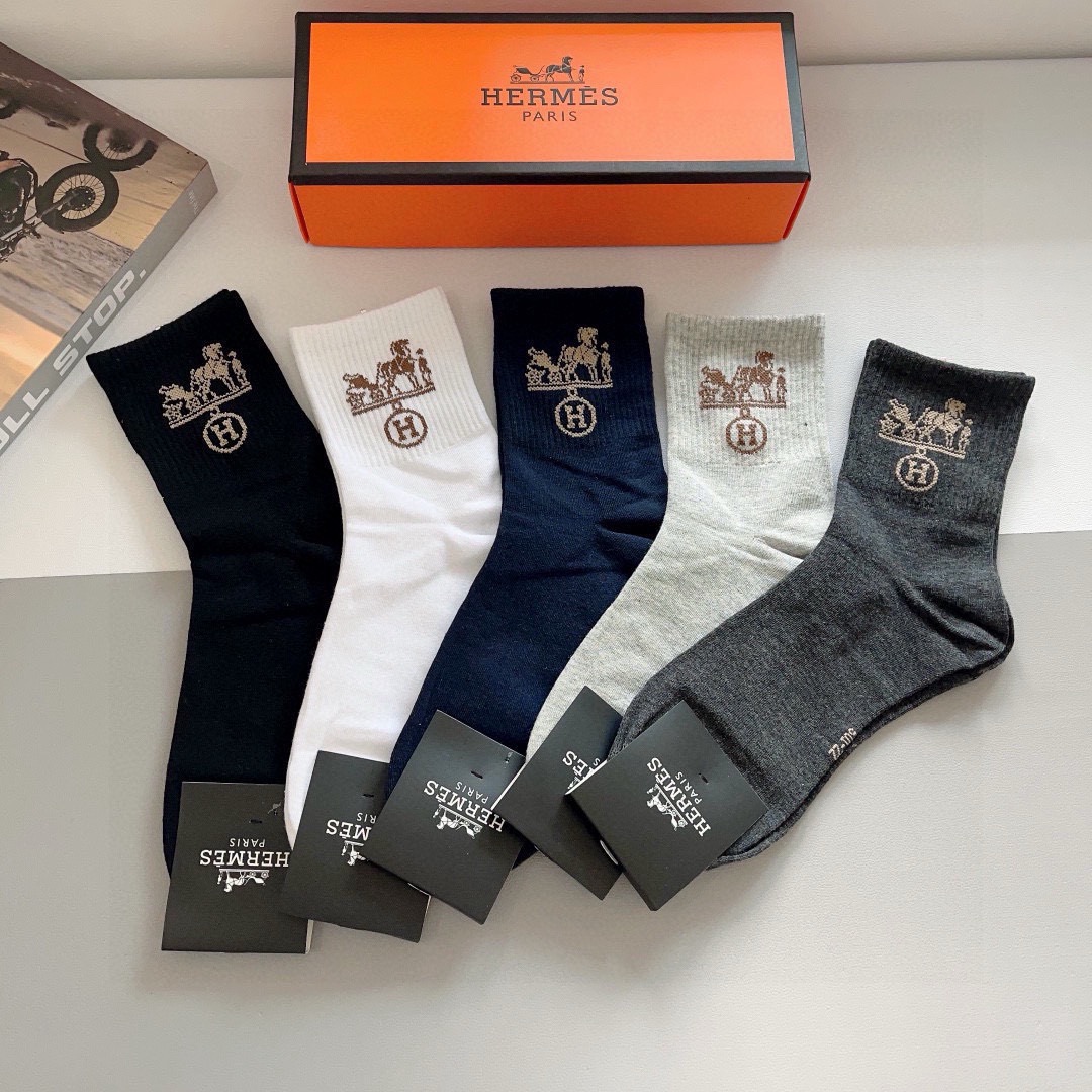 NO:640729,Comes with packaging [5 pairs in a box] HERMES high version mid-calf socks, super soft and a must-have for fashionistas. High-quality mid-calf socks, super classy when paired with them~~Recommended, recommended, recommended~~A must-have fashionable item!  !  !  socks, stockings, socks, hermes, hermes, socks19860909配包装【一盒5双】 HERMES爱马仕高版本 中筒袜子超级柔软潮人必不能少的专柜代购品质 中筒袜子 ,搭配起来超高逼格 ～～推荐推荐推荐～～必入时髦小单品！！！袜子,丝袜,袜子,hermes,hermes,socks,accessory