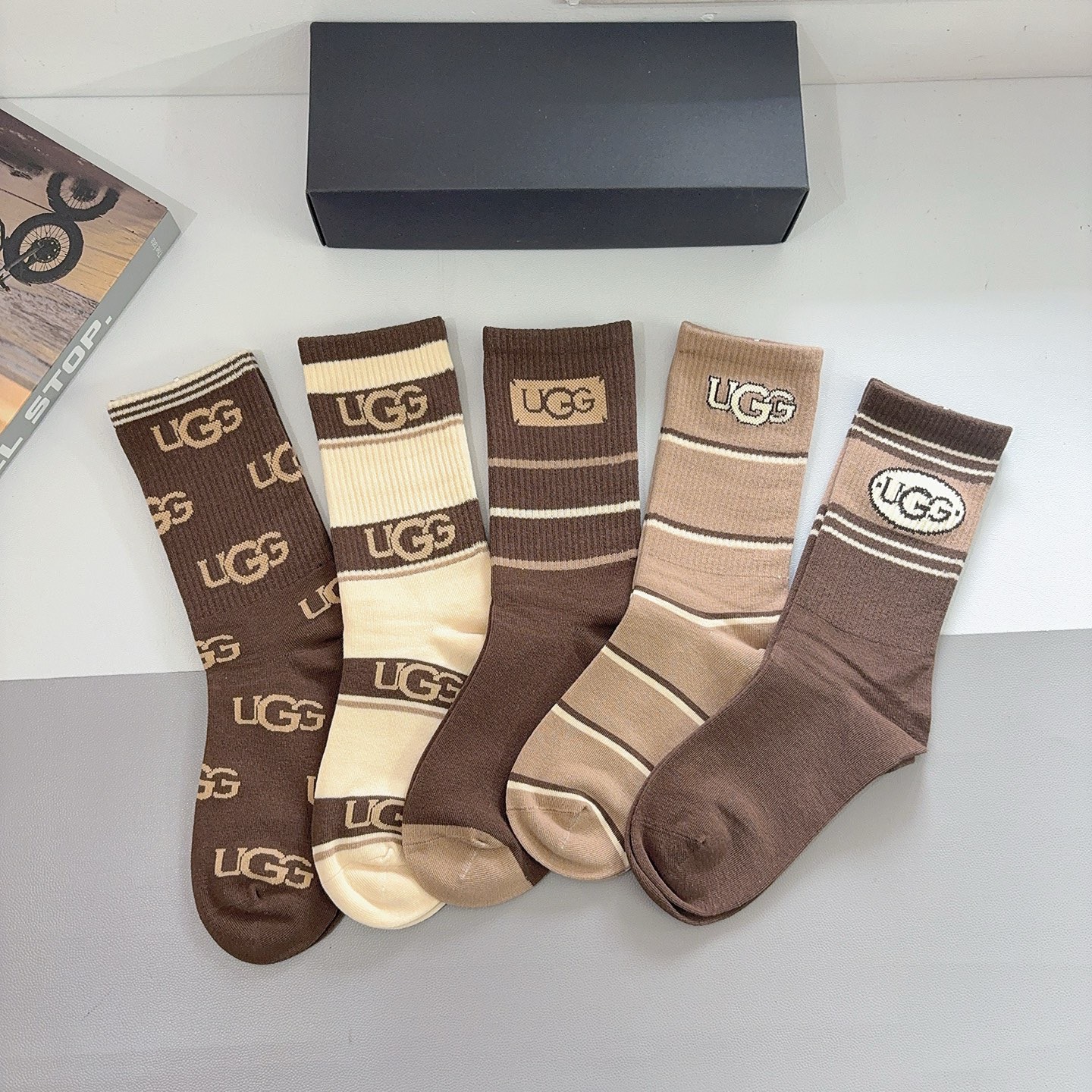 NO:640536,Comes with packaging [5 pairs in a box] UGG trendy brand high version stockings, a must-have for fashionistas, long stockings purchased from fashion counters, super easy to match!  socks, stockings, socks, socks19860909配包装【一盒5双】 UGG潮牌高版本长筒袜子潮人必不可少的时尚专柜代购长筒袜子 ,超级好搭配！袜子,丝袜,袜子,socks,accessory