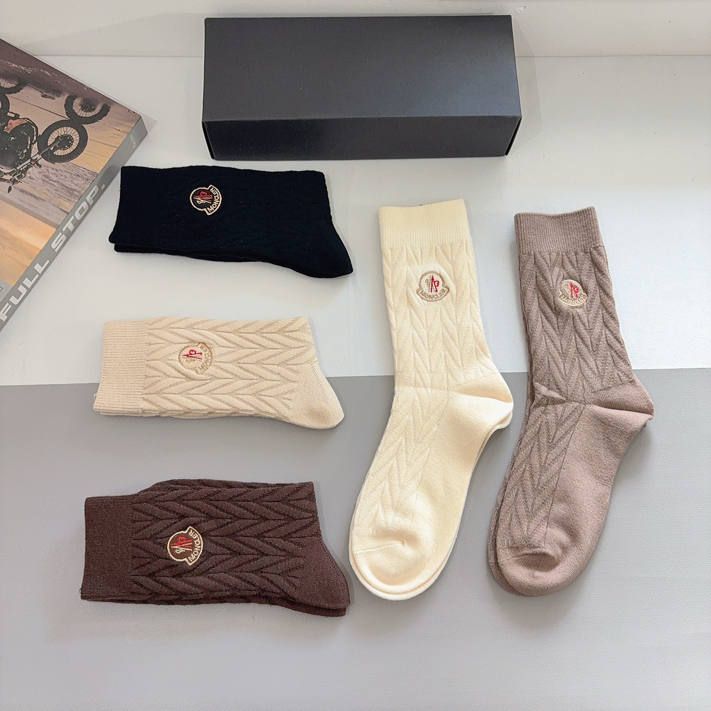 配包装【一盒5双】MONCLER 蒙口 高版本羊绒刺绣长筒袜子🔥潮人必不可少的时尚专柜代购长筒袜子 ，超